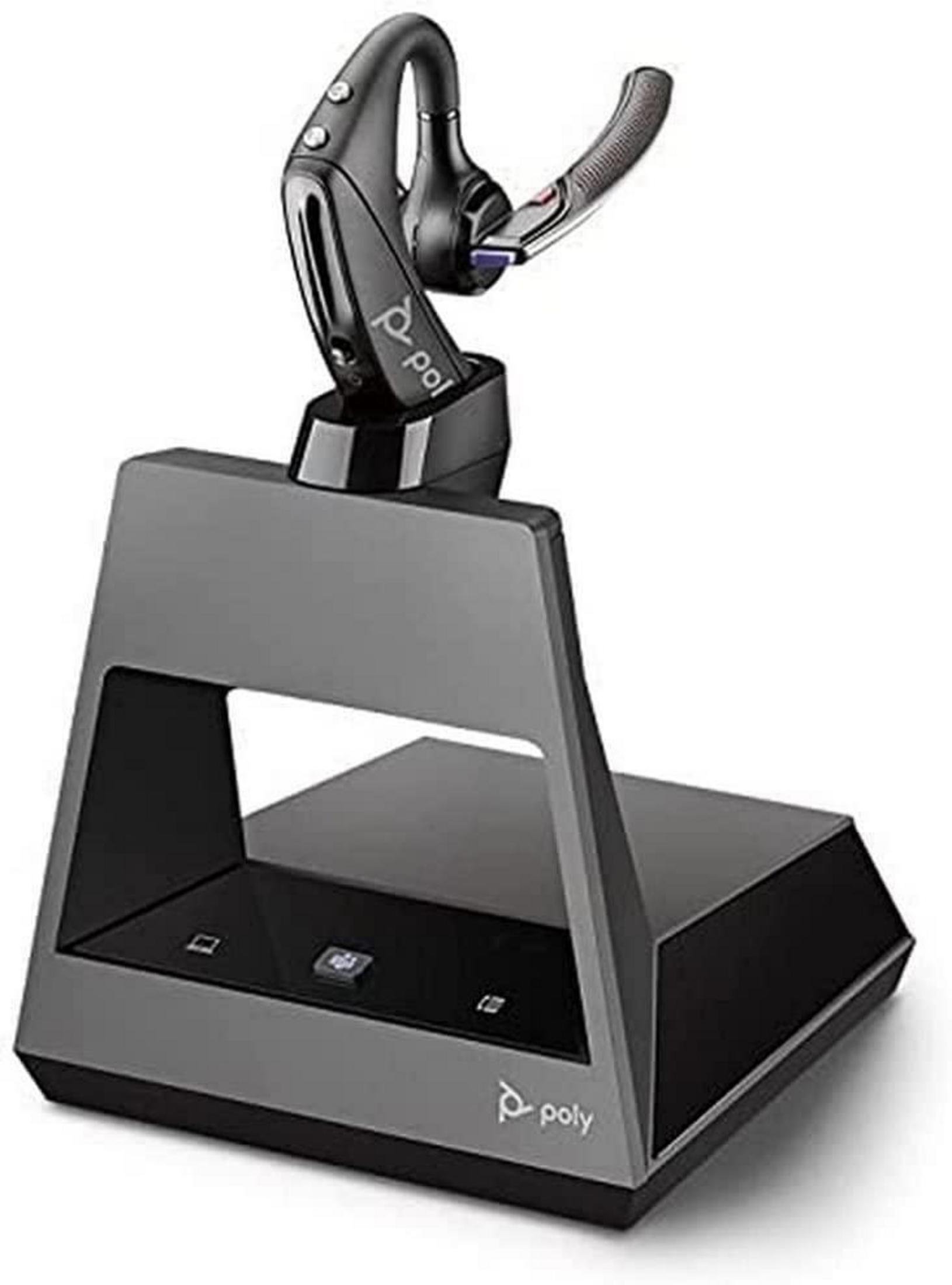 Czarny i szary zestaw słuchawkowy ze stacją bazową. Stacja bazowa ma wskaźniki ładowania.