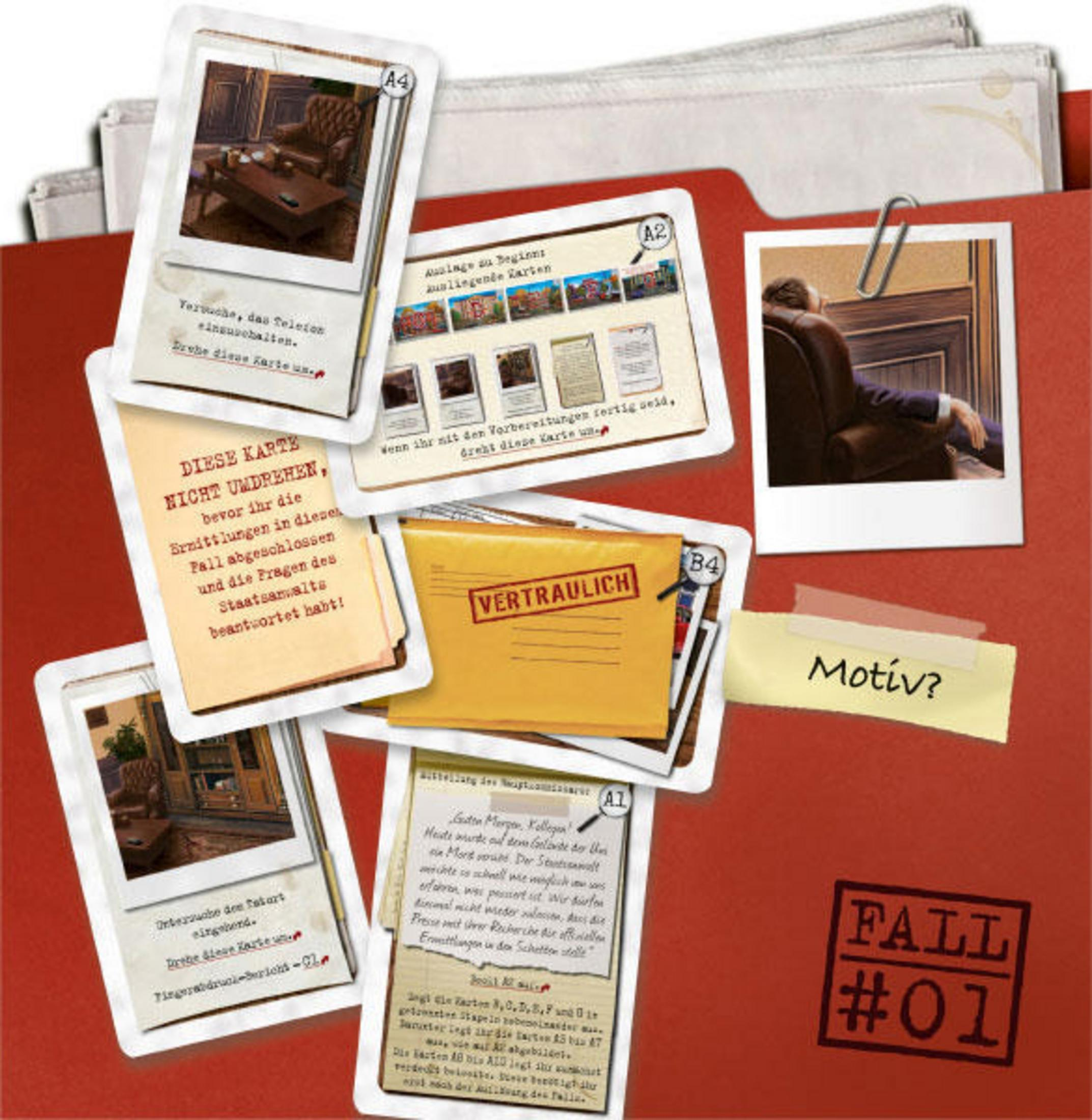 Verschiedene Karten mit Bildern und Text in einem roten Ordner, wahrscheinlich für ein Brettspiel.
