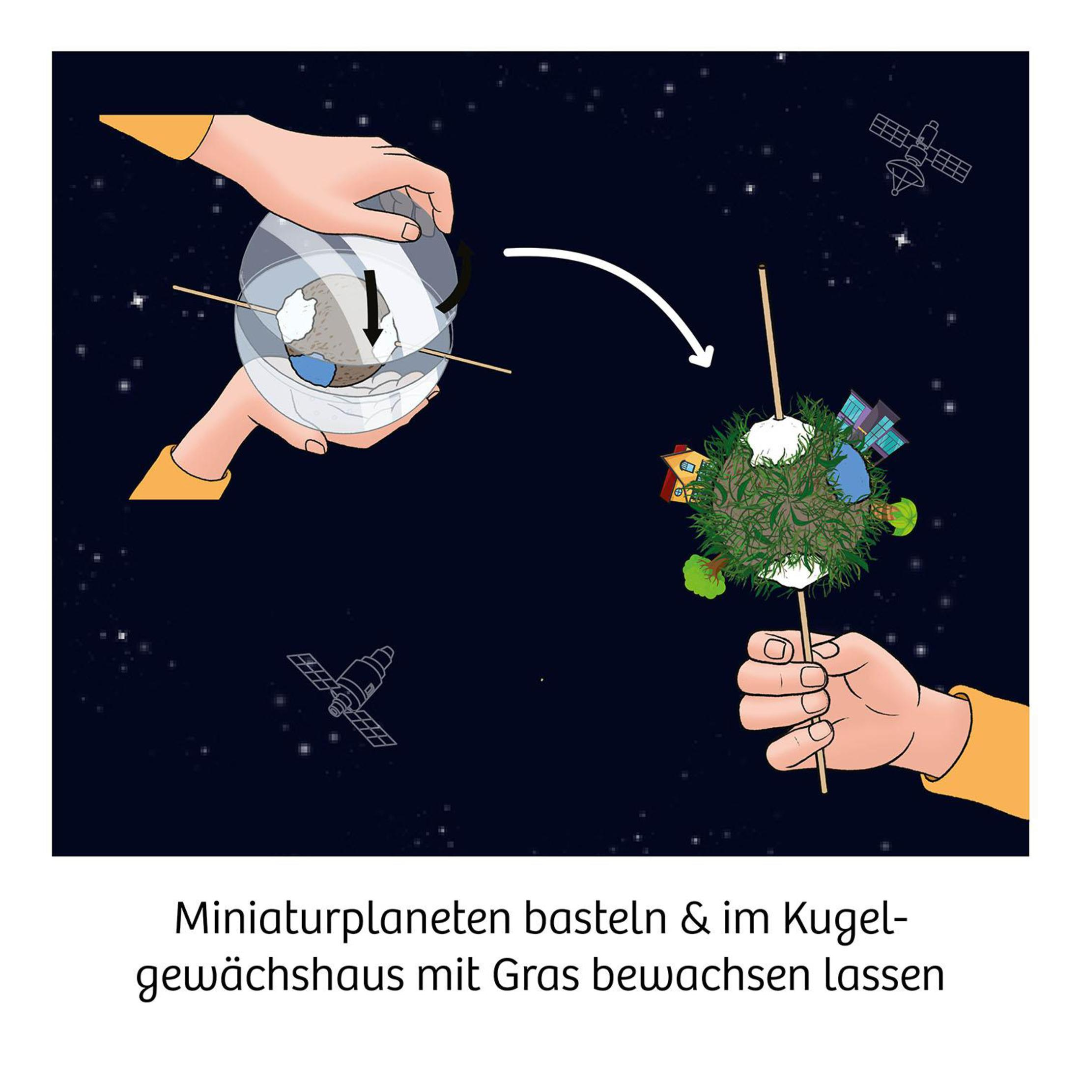 Hände, die einen Miniaturplaneten in einer Glaskugel mit Gras bauen.