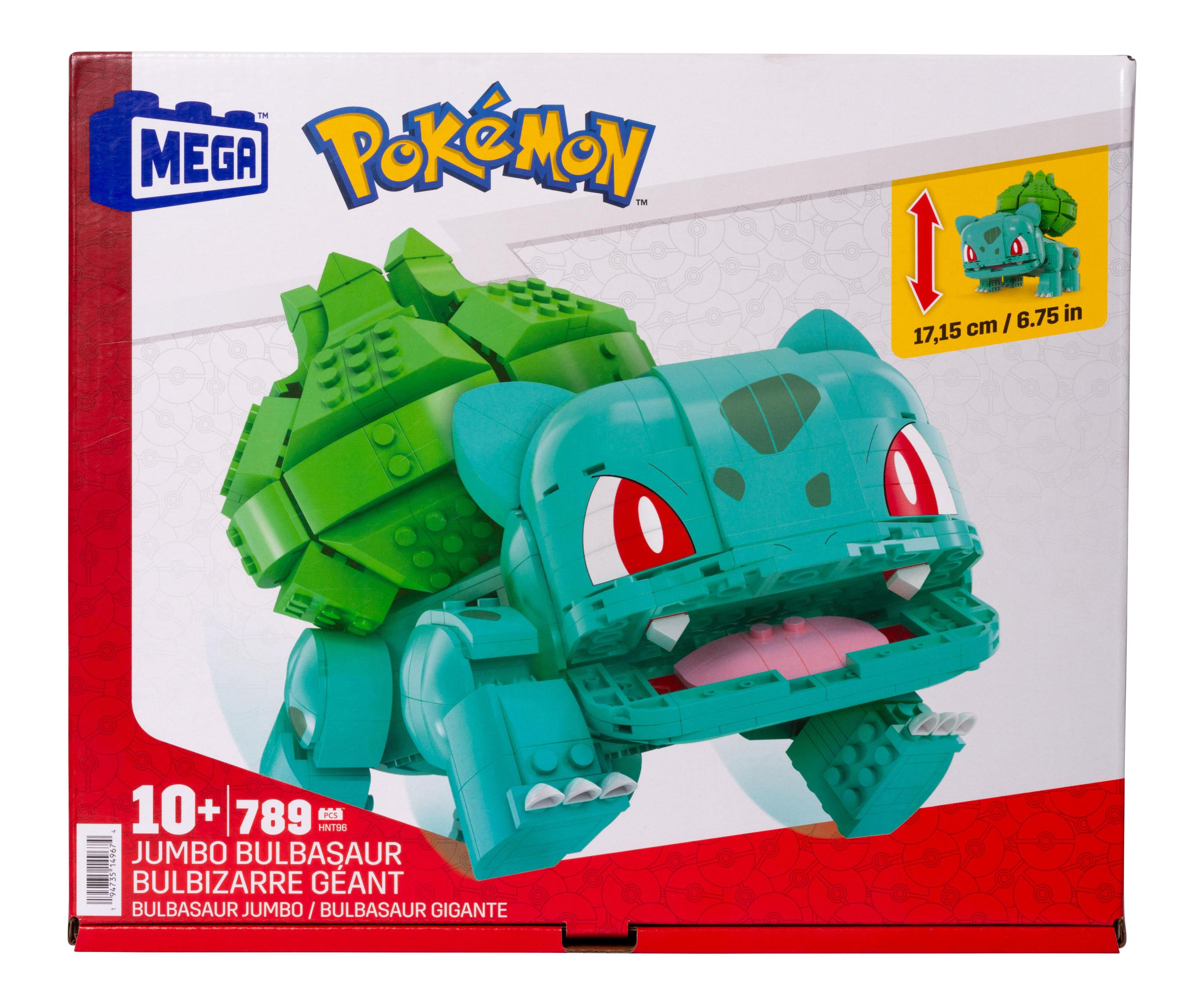 Figura Bulbasaura wykonana z zielonych klocków, z otwartą buzią, na czerwono-białym pudełku.