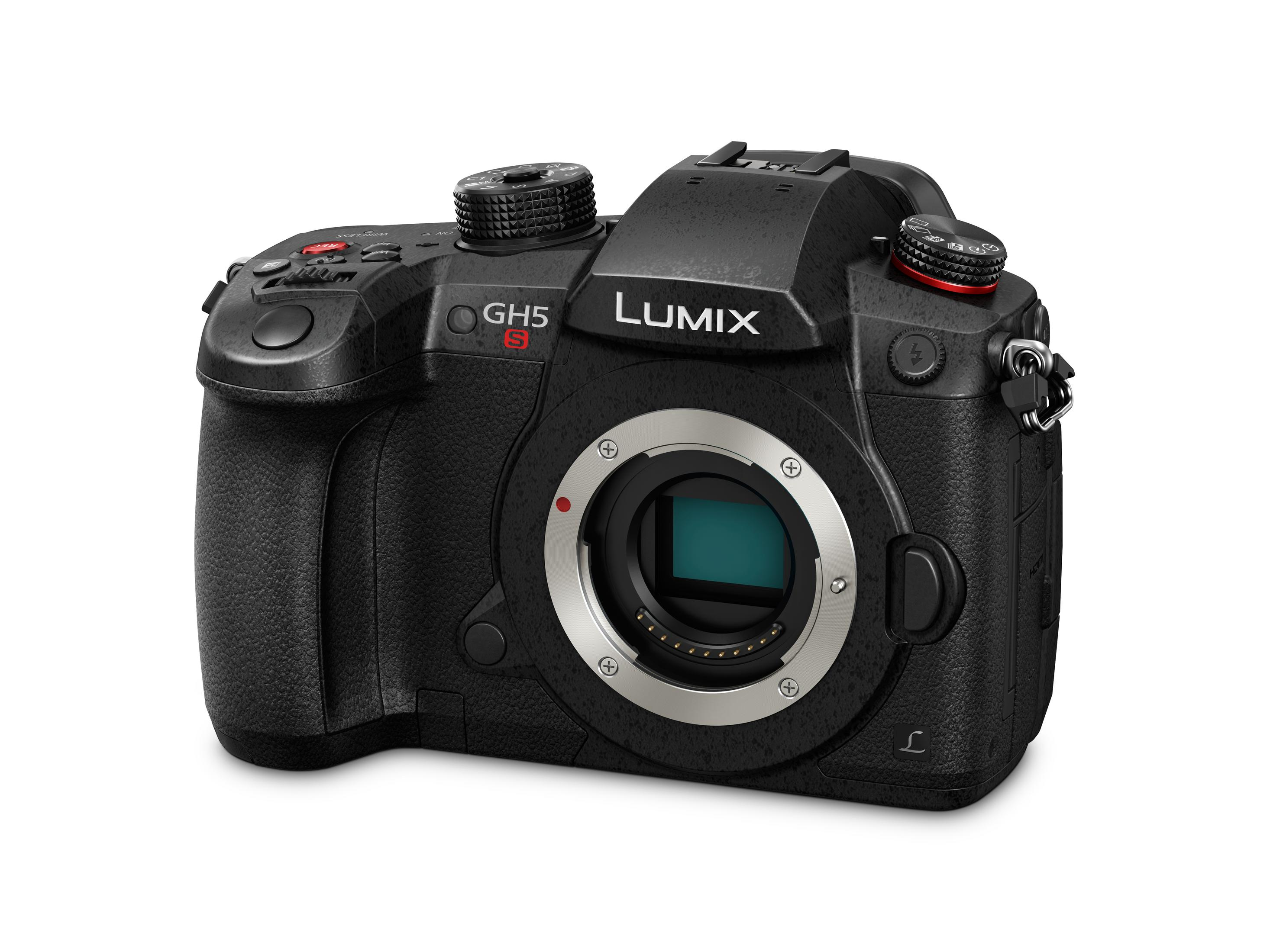 Cámara Lumix GH5S negra sobre fondo blanco.