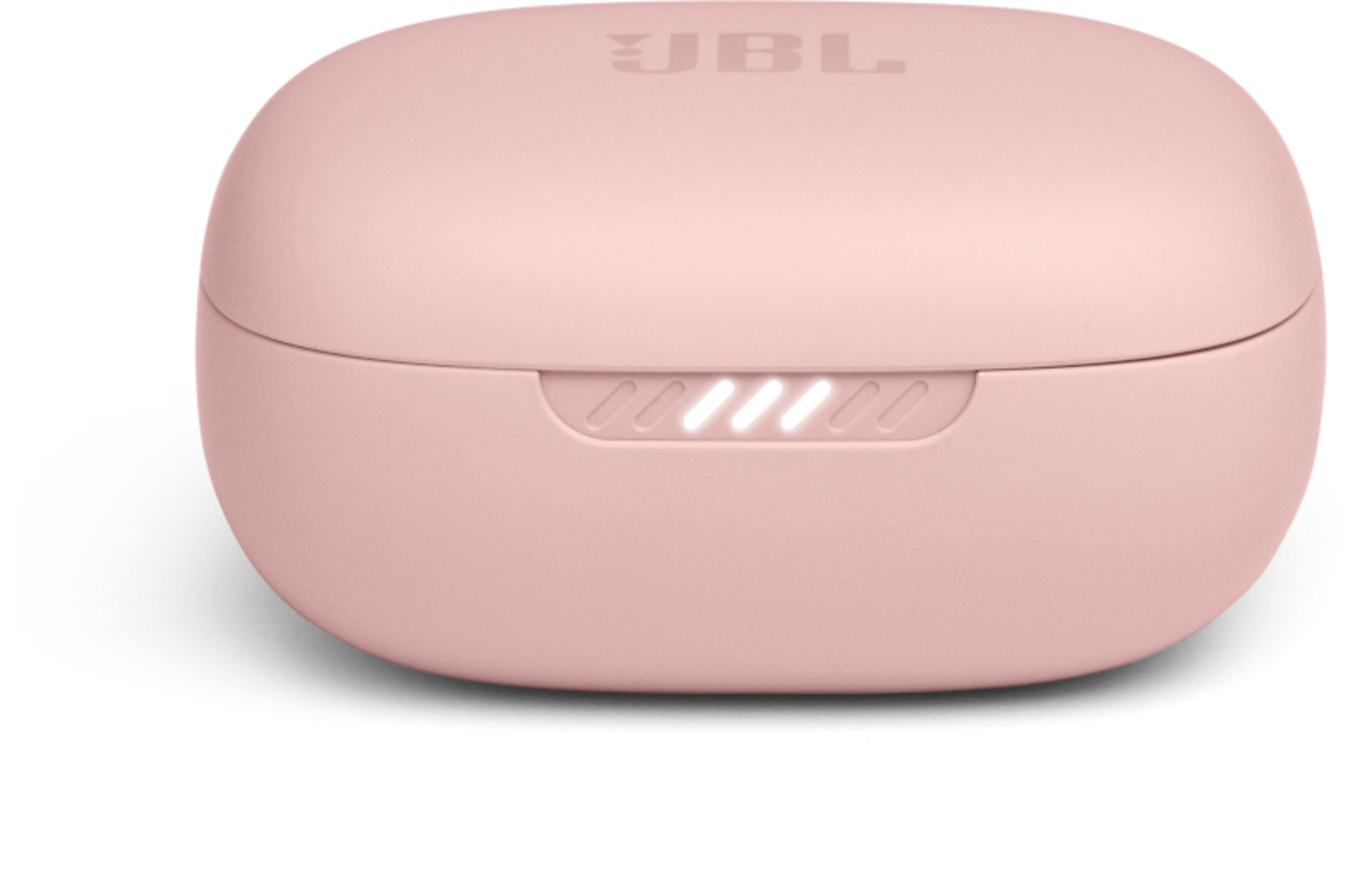 Różowe etui ładujące słuchawek JBL, z białymi lampkami kontrolnymi.