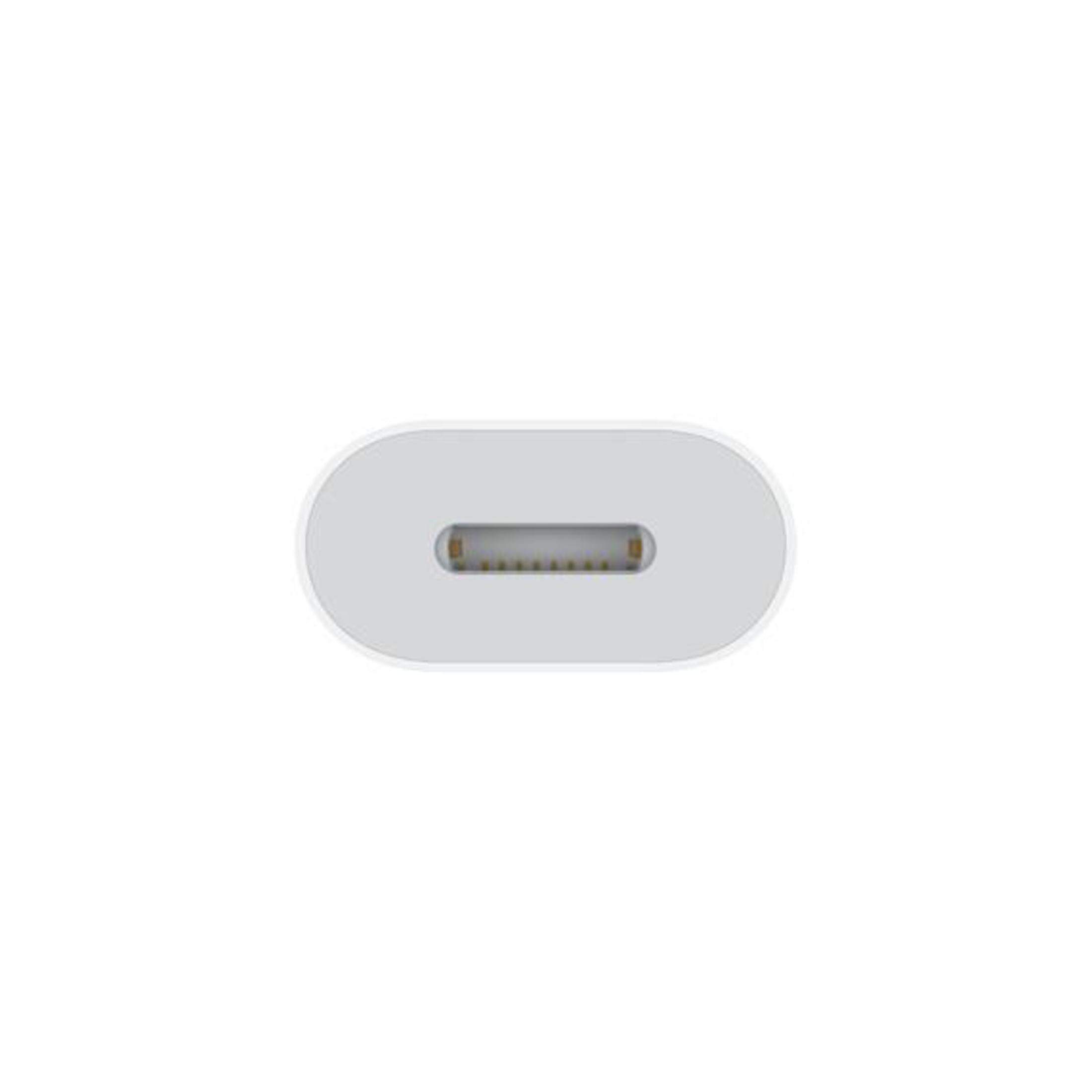 Ein weißer USB-C-Anschluss, der Anschluss ist sichtbar.