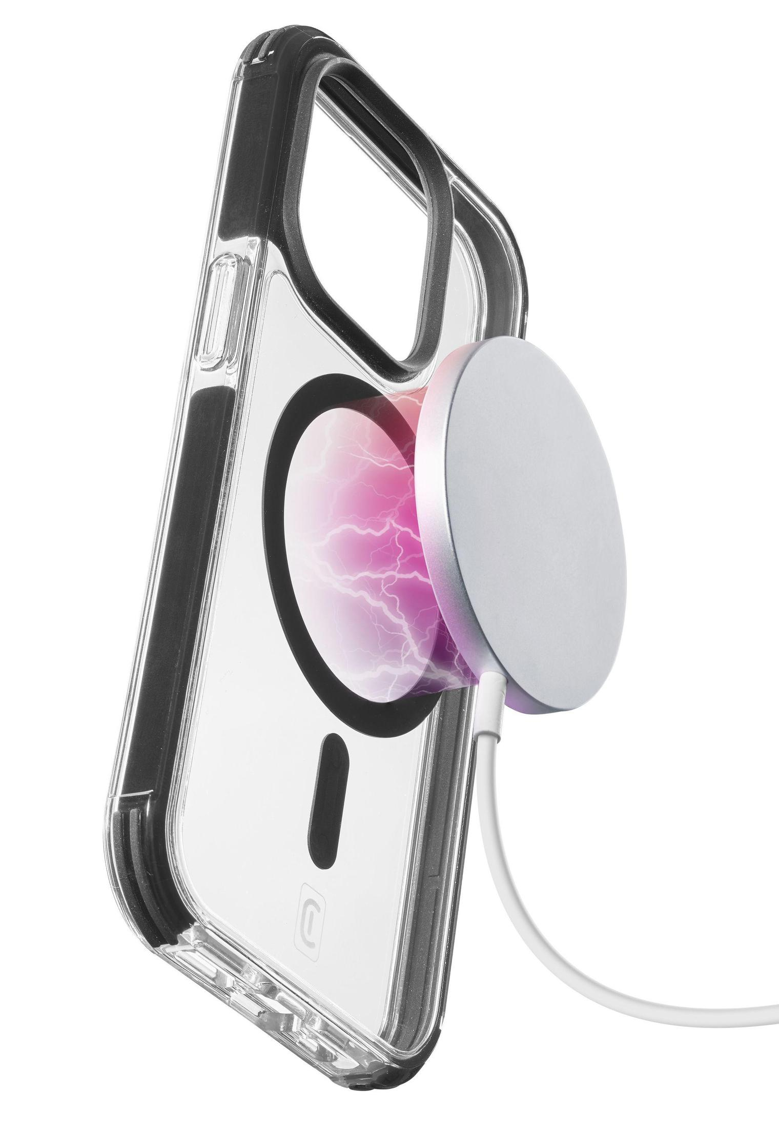 Un téléphone avec une coque de protection transparente et un chargeur MagSafe attaché. Câble de charge blanc.