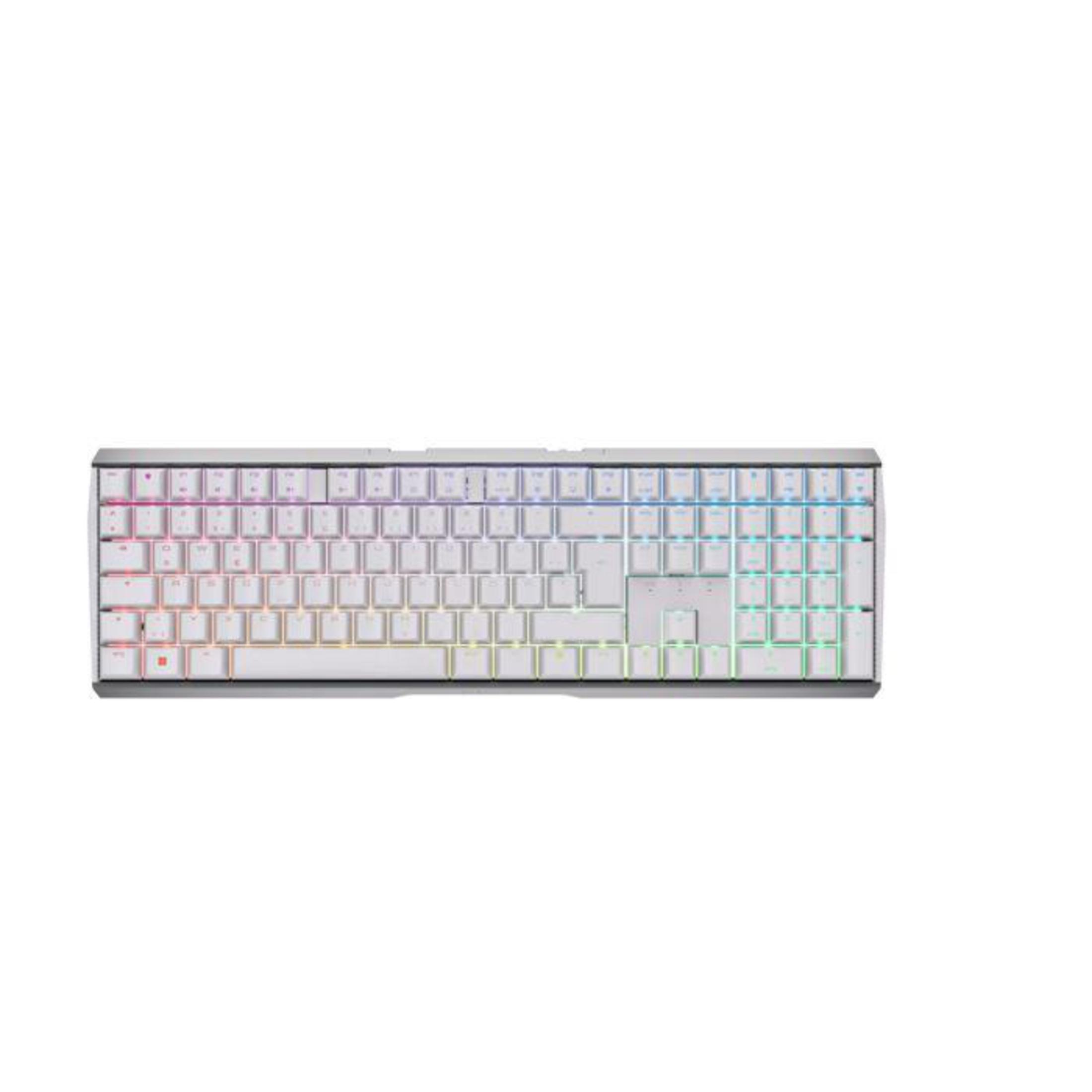Weiße mechanische Tastatur mit mehrfarbigen Tasten auf weißem Hintergrund.