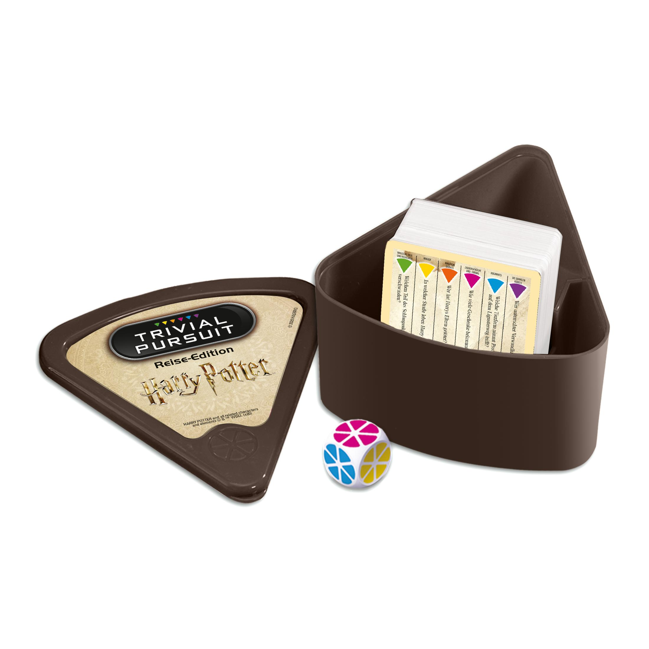Trivial Pursuit Harry Potter Reise-Edition Spiel. Die Box ist geöffnet, Karten und Würfel sind sichtbar.