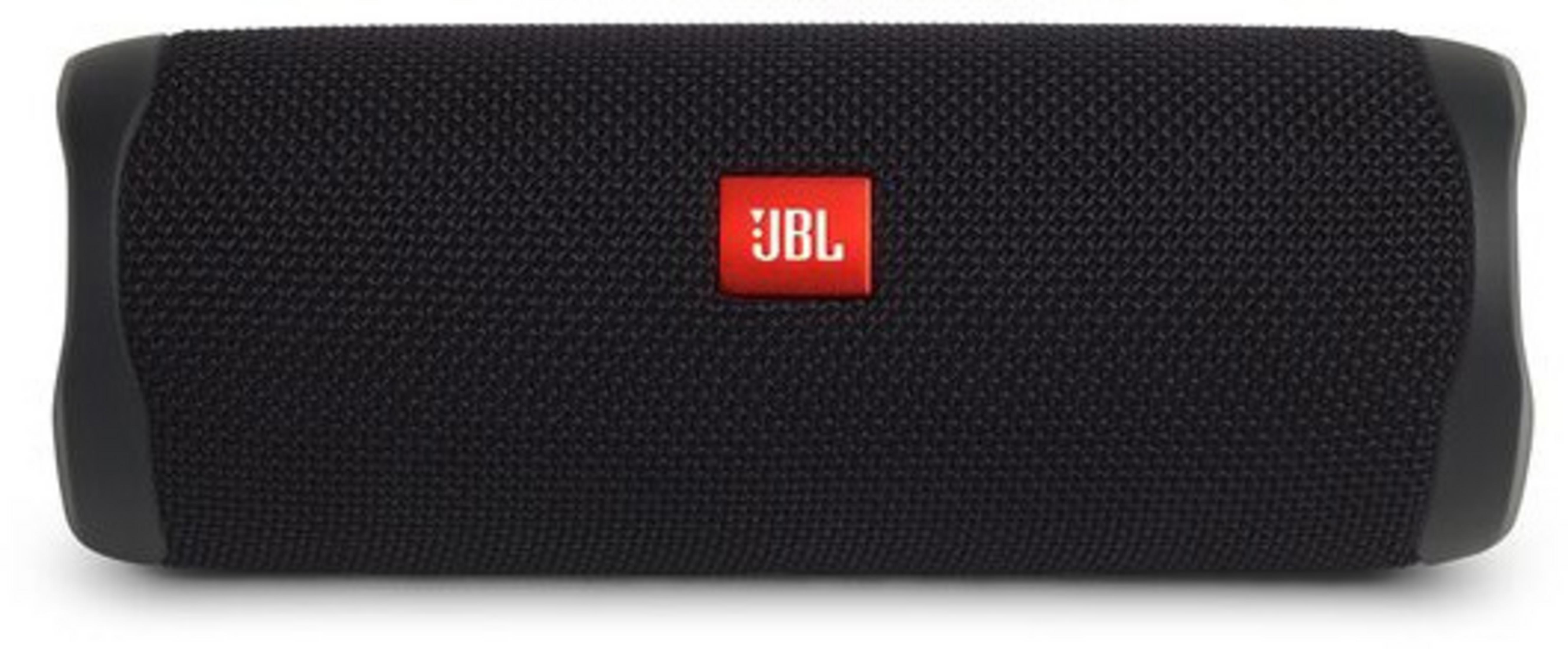 Schwarzer JBL-Lautsprecher mit rotem JBL-Logo. Es hat eine Netzstruktur. Der Hintergrund ist weiß.
