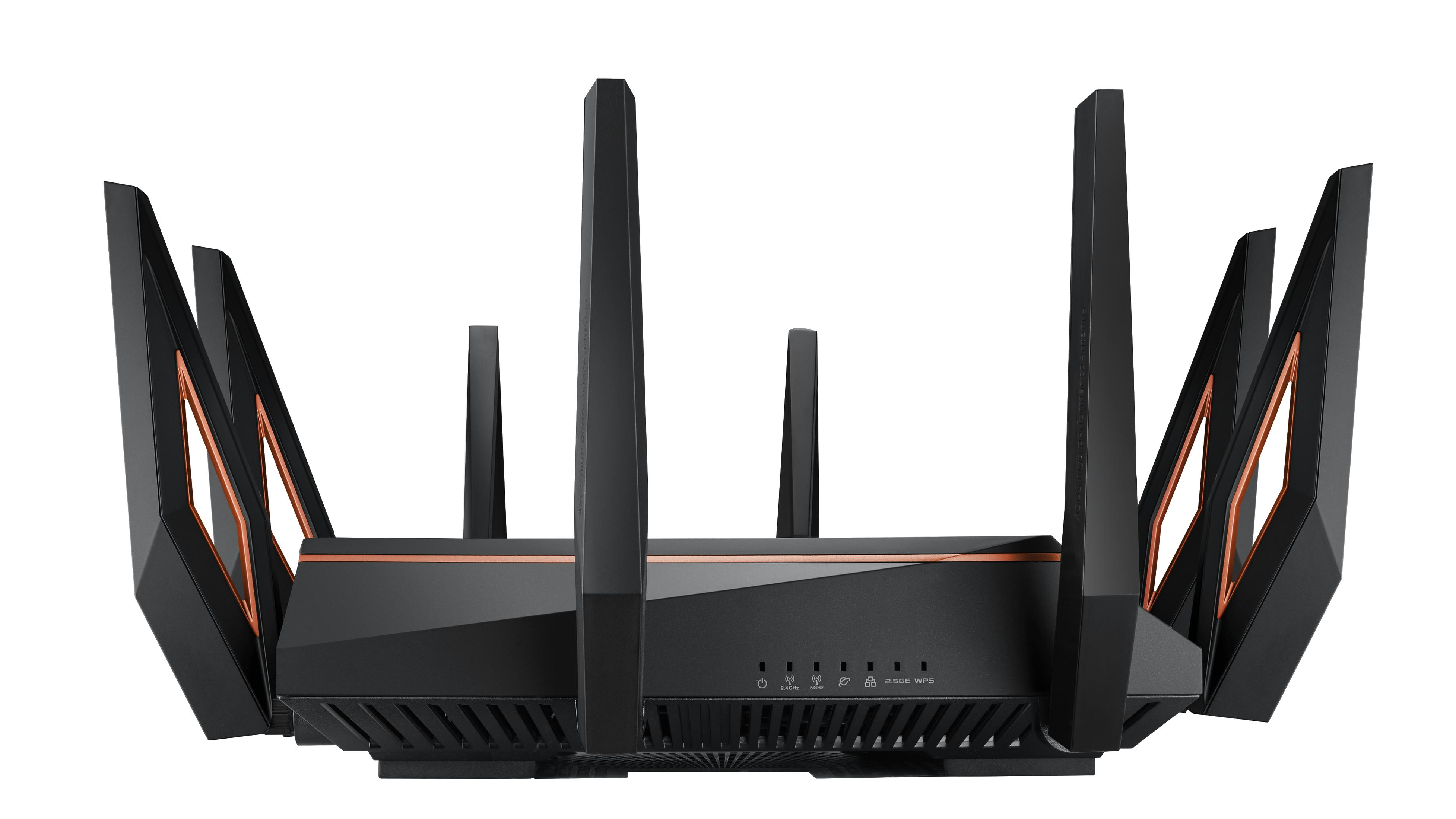 Router nero con più antenne. Accenti arancioni sui lati. Sfondo bianco.