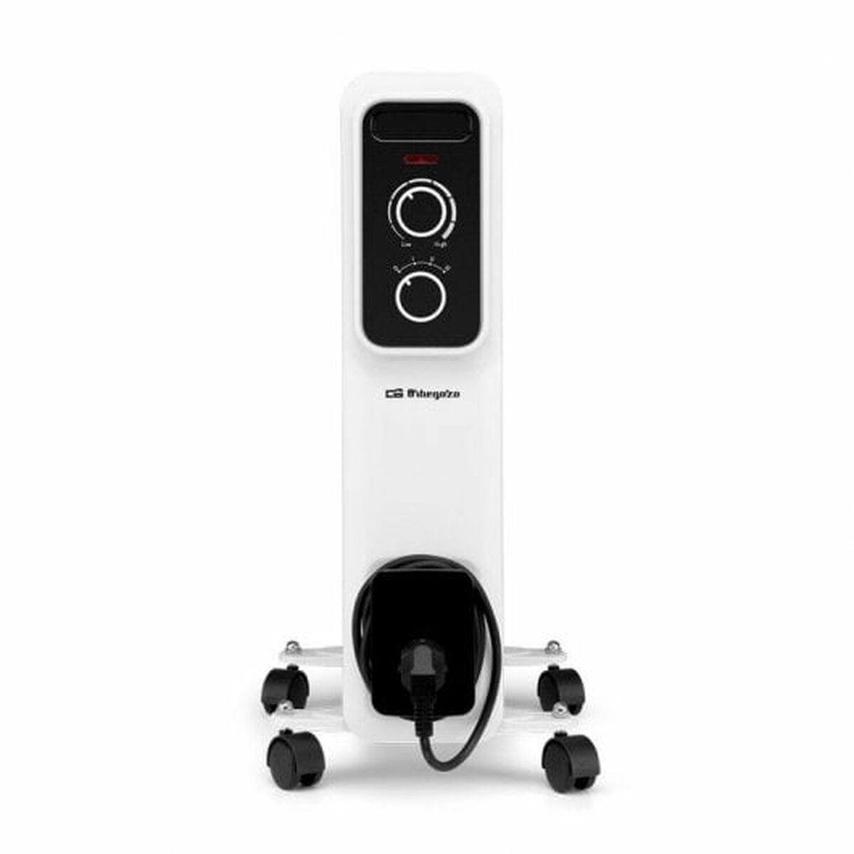 Biały grzejnik olejowy z czarnymi elementami sterującymi i przewodem zasilającym. Czarne koła. Białe tło.