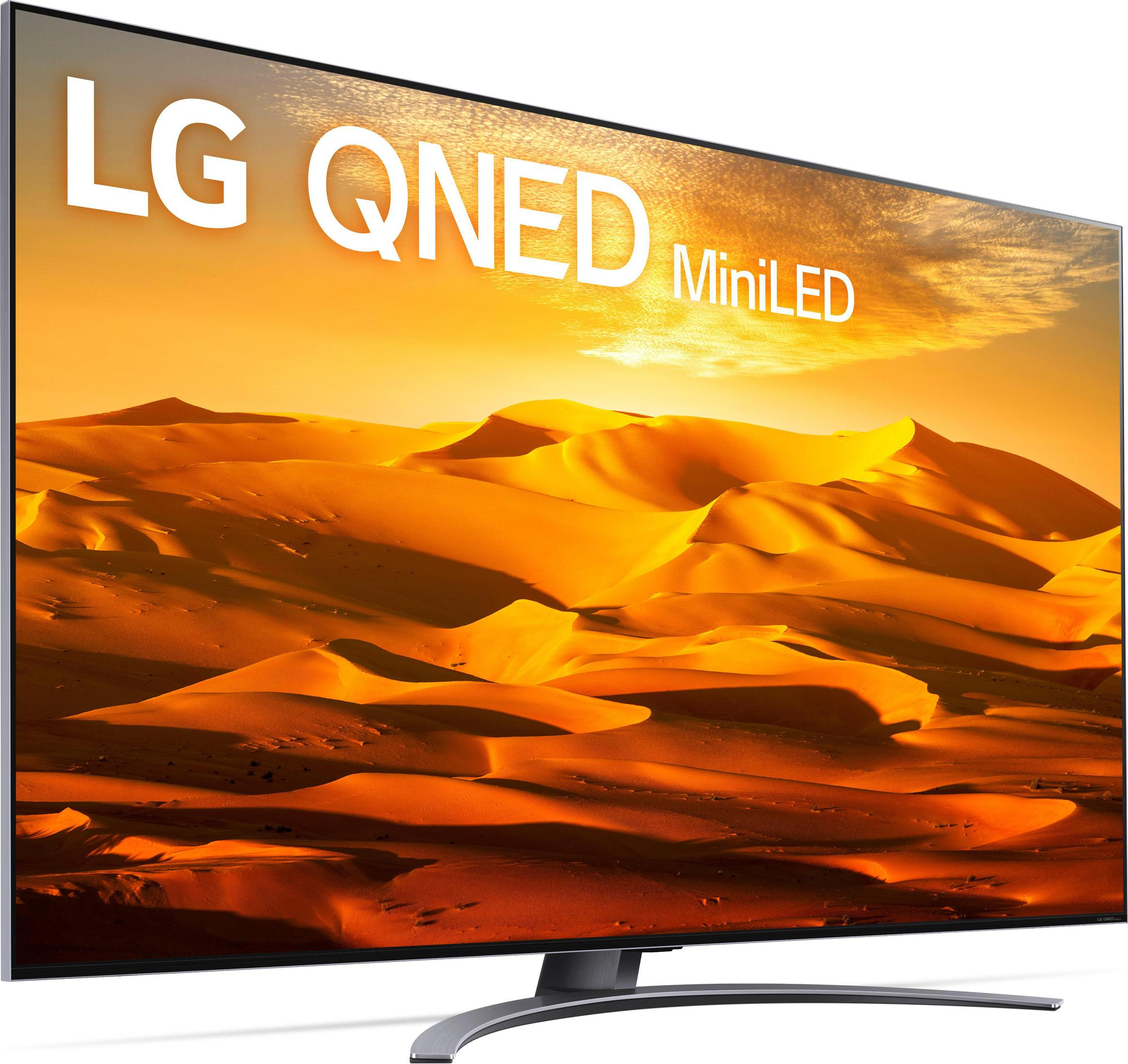 Telewizor LG QNED MiniLED wyświetlający pustynny krajobraz ze wschodem słońca.