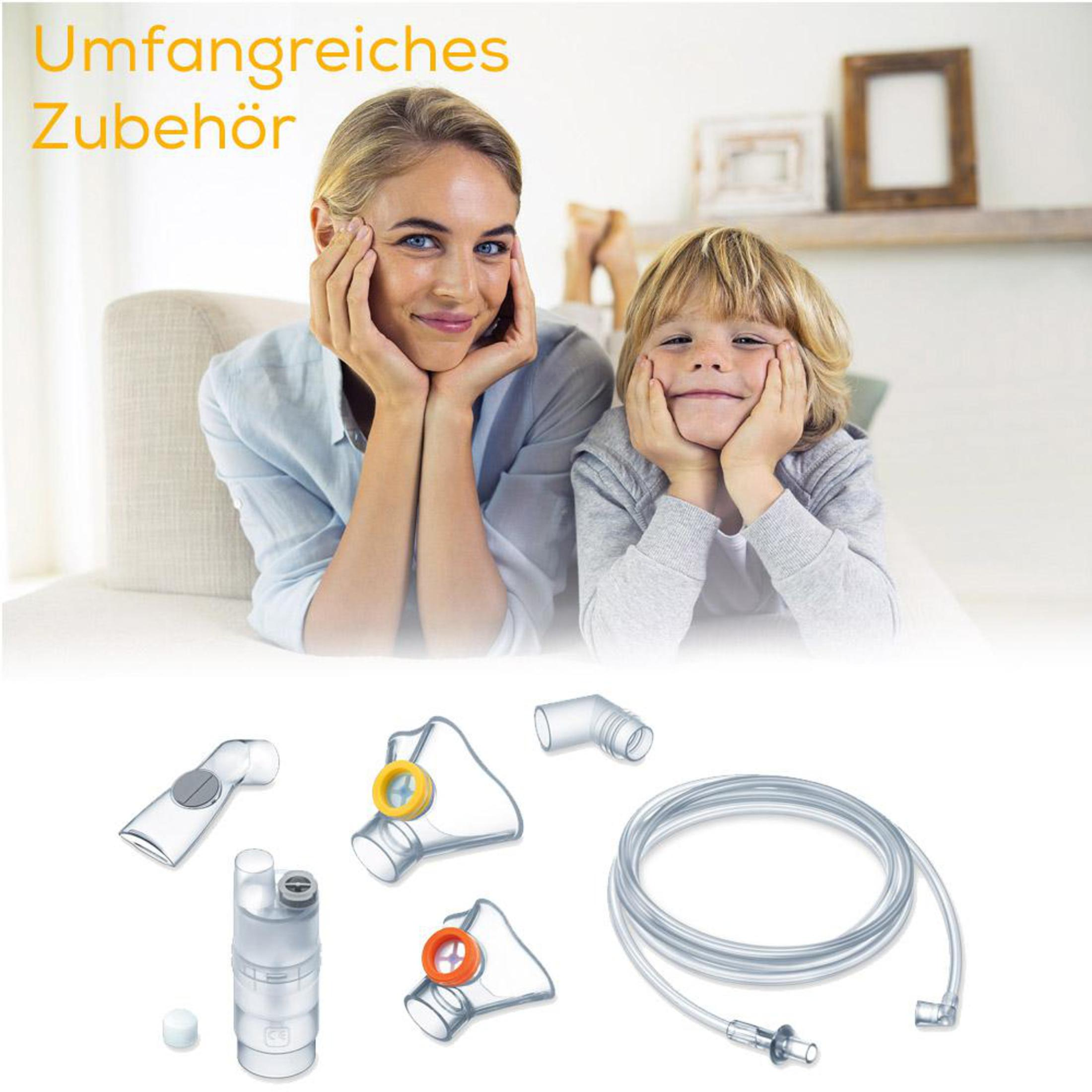 Une mère et son fils avec des accessoires de nébuliseur, publicité du produit.
