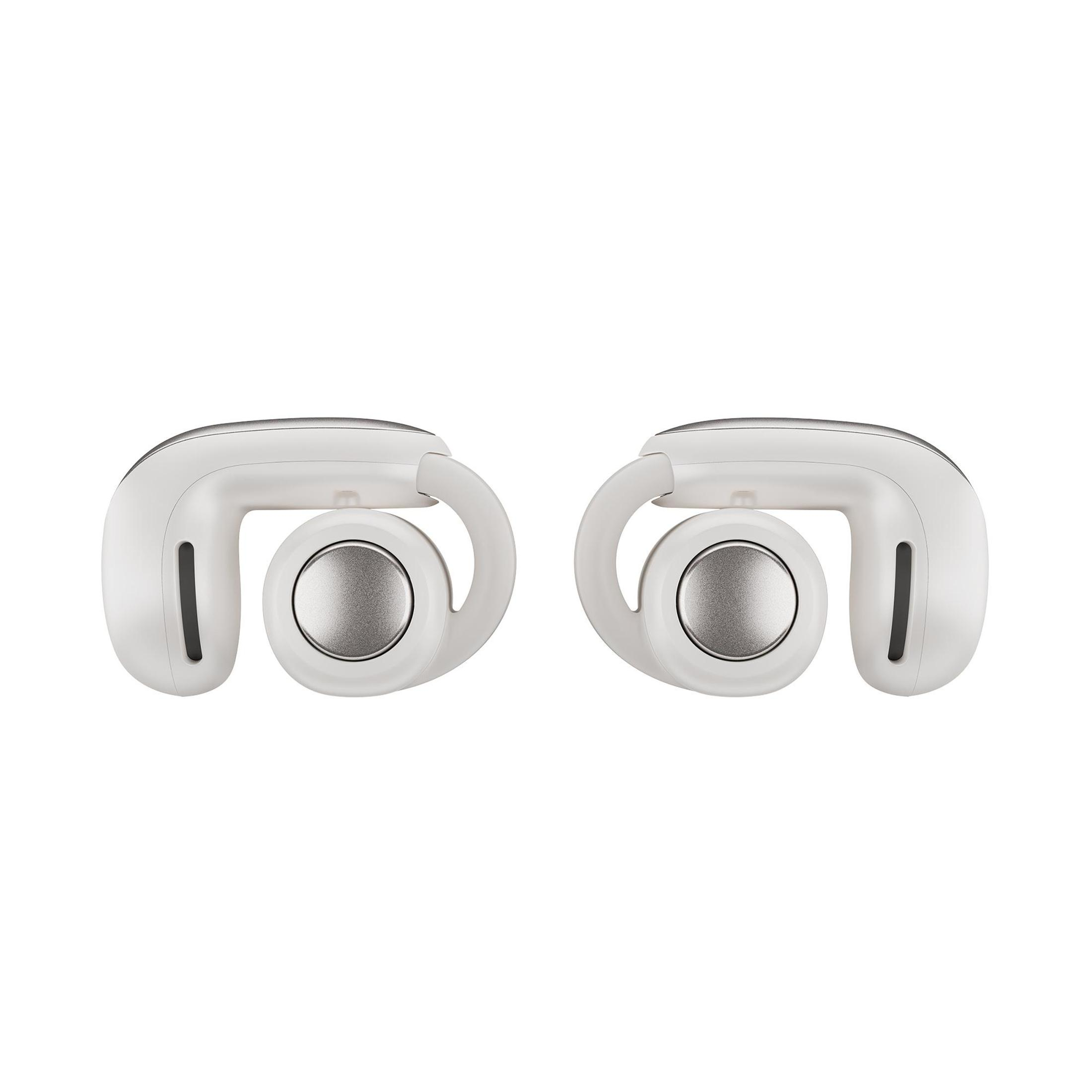 Un par de auriculares blancos con gancho para la oreja y detalles plateados.