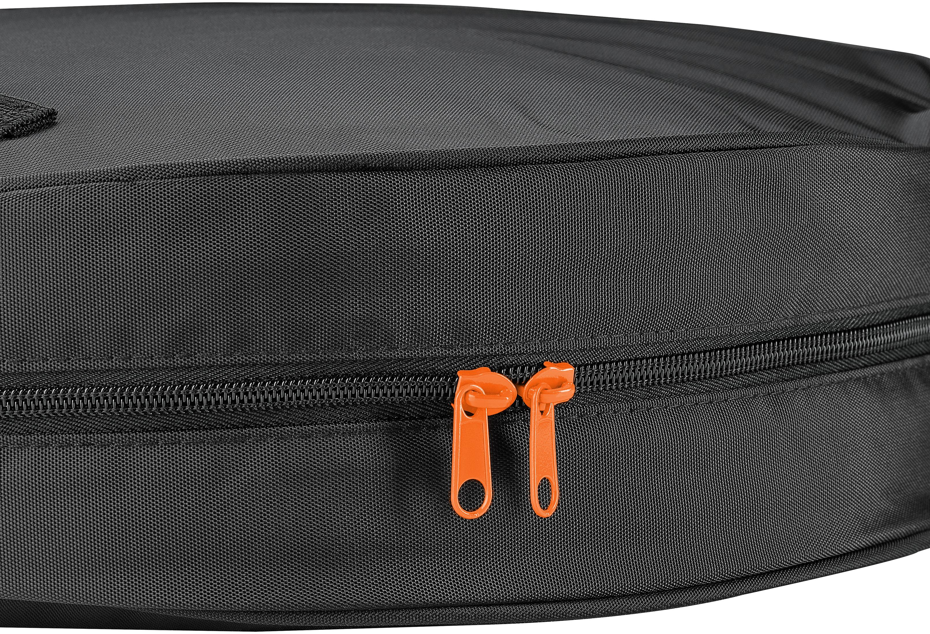 Schwarze Tasche mit orangefarbenen Reißverschlüssen. Die Reißverschlüsse sind geschlossen.
