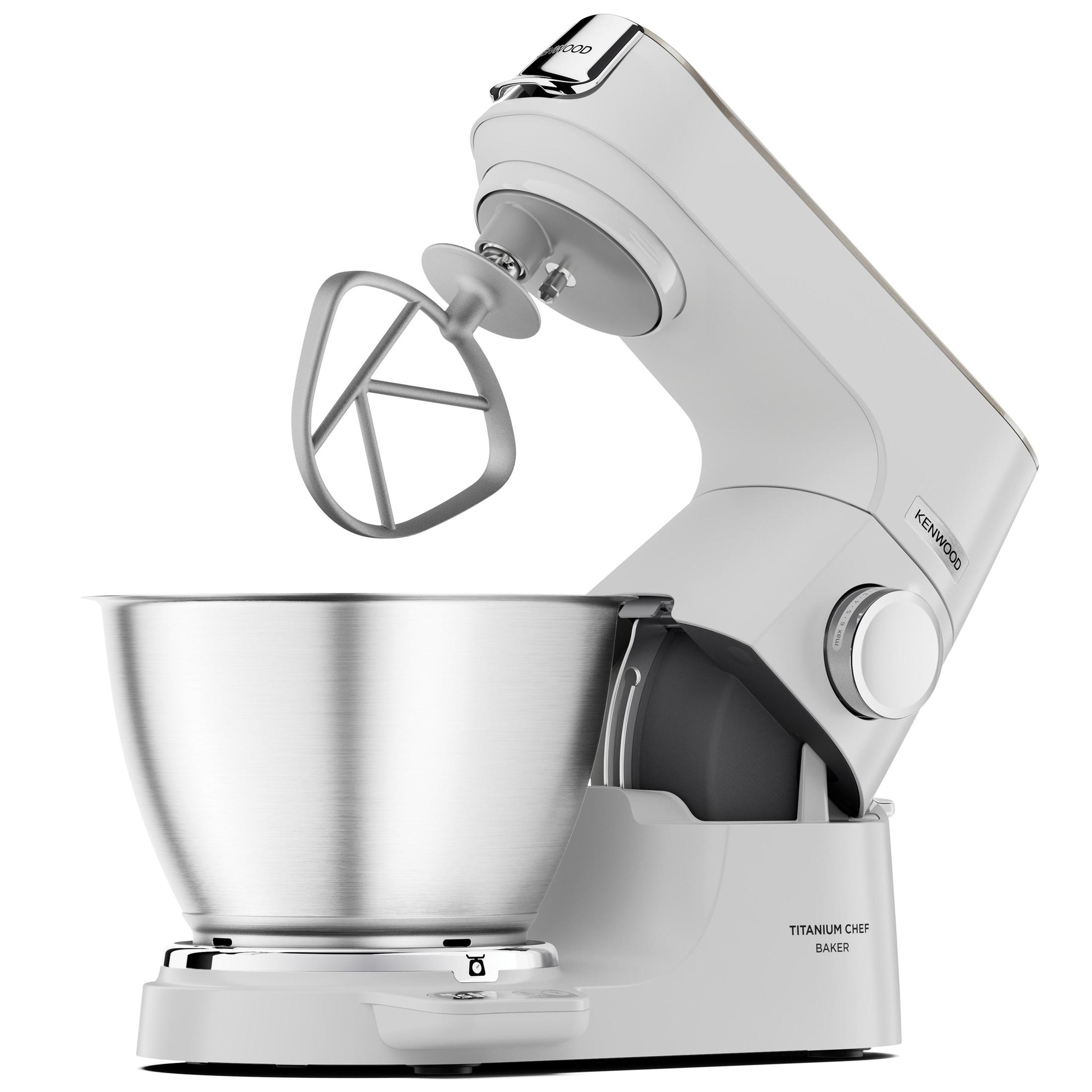 Weißer Kenwood Titanium Chef Baker Küchenmixer mit einer Edelstahlschüssel, weißer Hintergrund.