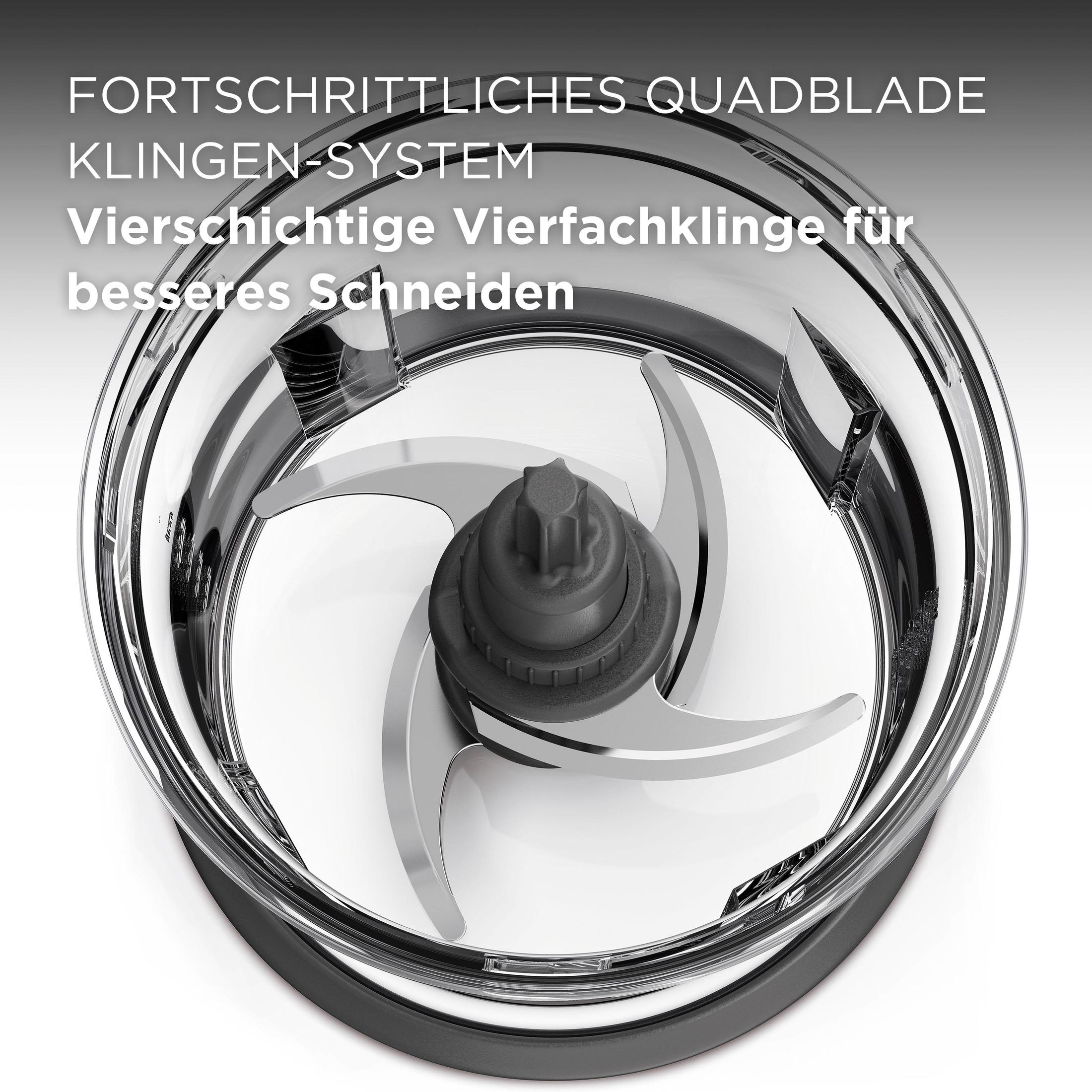 Nahaufnahme der Messer eines Küchenroboters. Die Klingen sind silberfarben, mit transparentem Behälter.