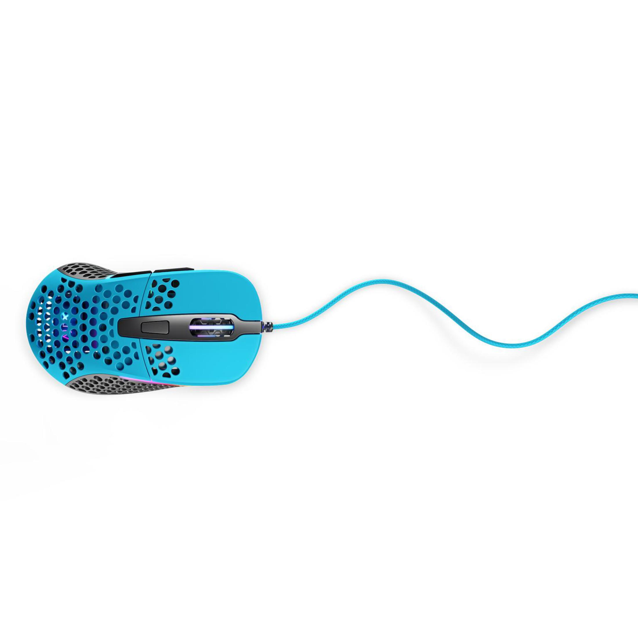 Un mouse da gioco azzurro con un design a nido d'ape. Un cavo blu si estende verso sinistra.