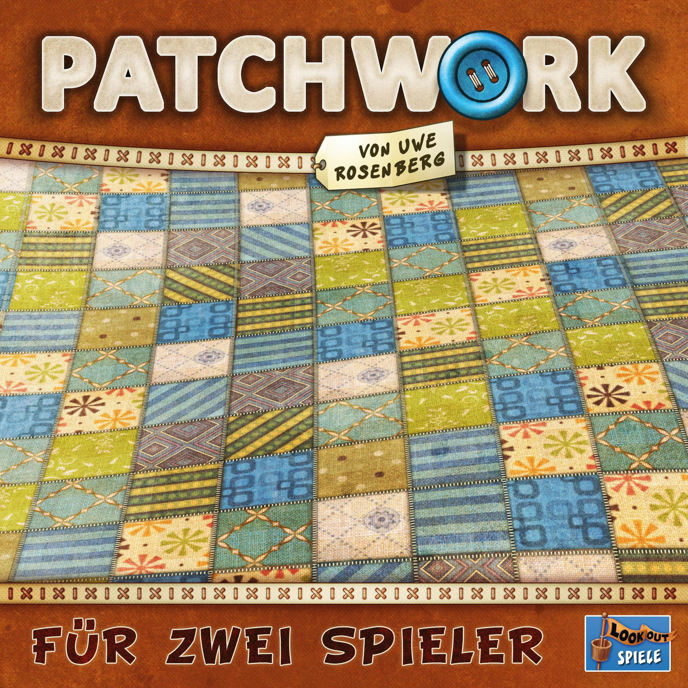 Patchwork-Brettspielbox mit bunten Quadraten und Text auf Deutsch.