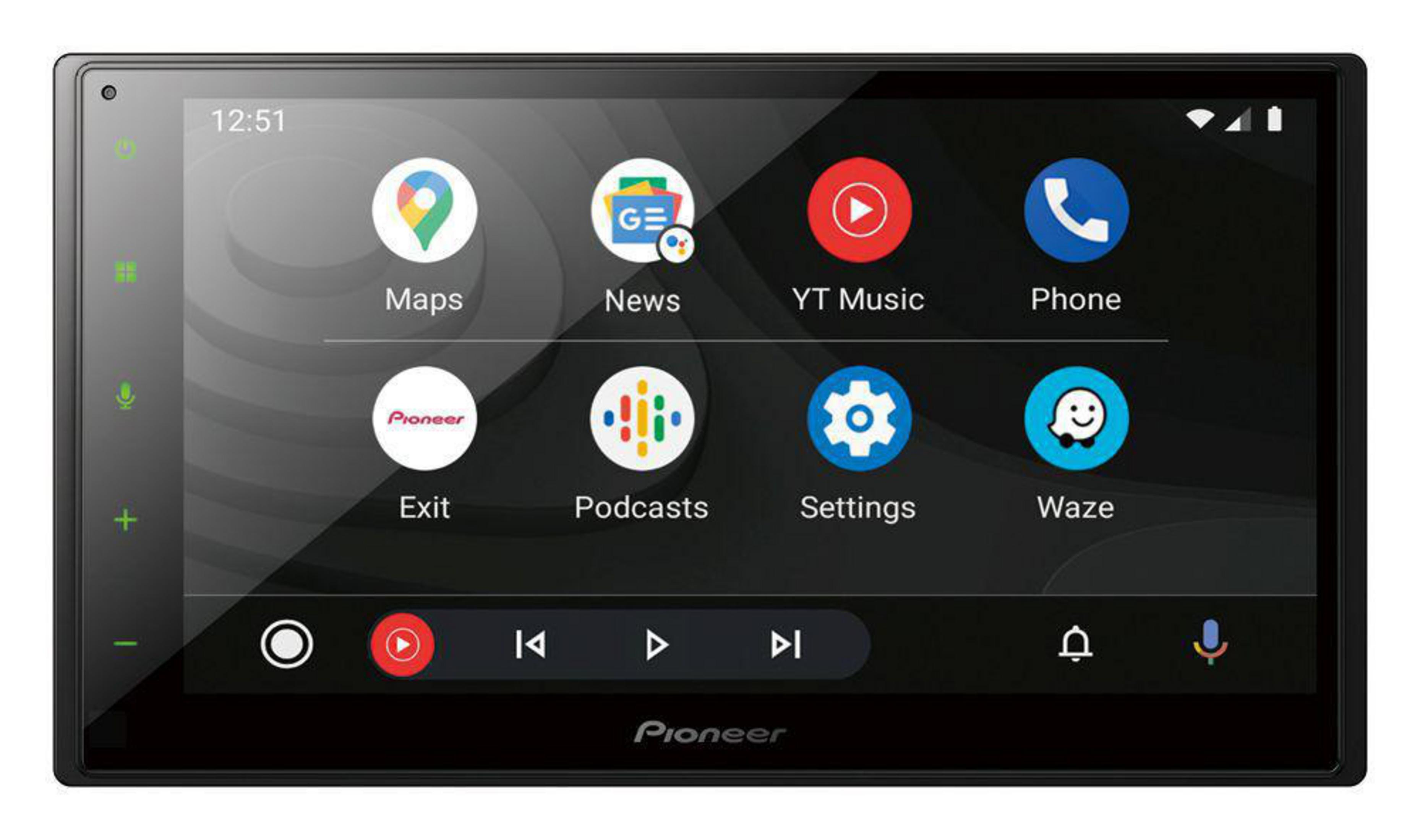 Una pantalla de radio de coche que muestra iconos de aplicaciones, incluyendo Mapas, Noticias y YouTube Music.