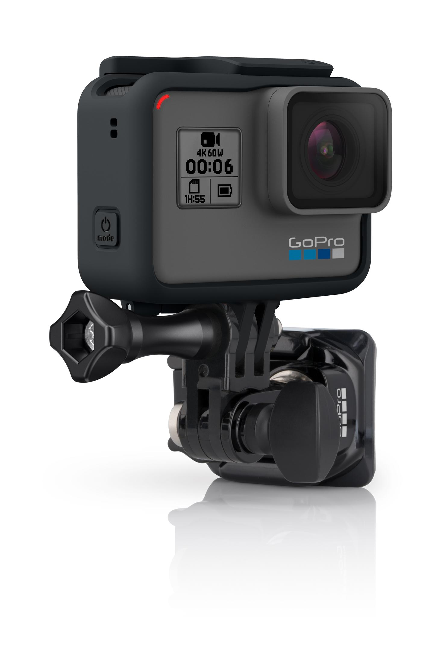 Videocamera GoPro collegata a un supporto. Fotocamera grigia con display e pulsanti.