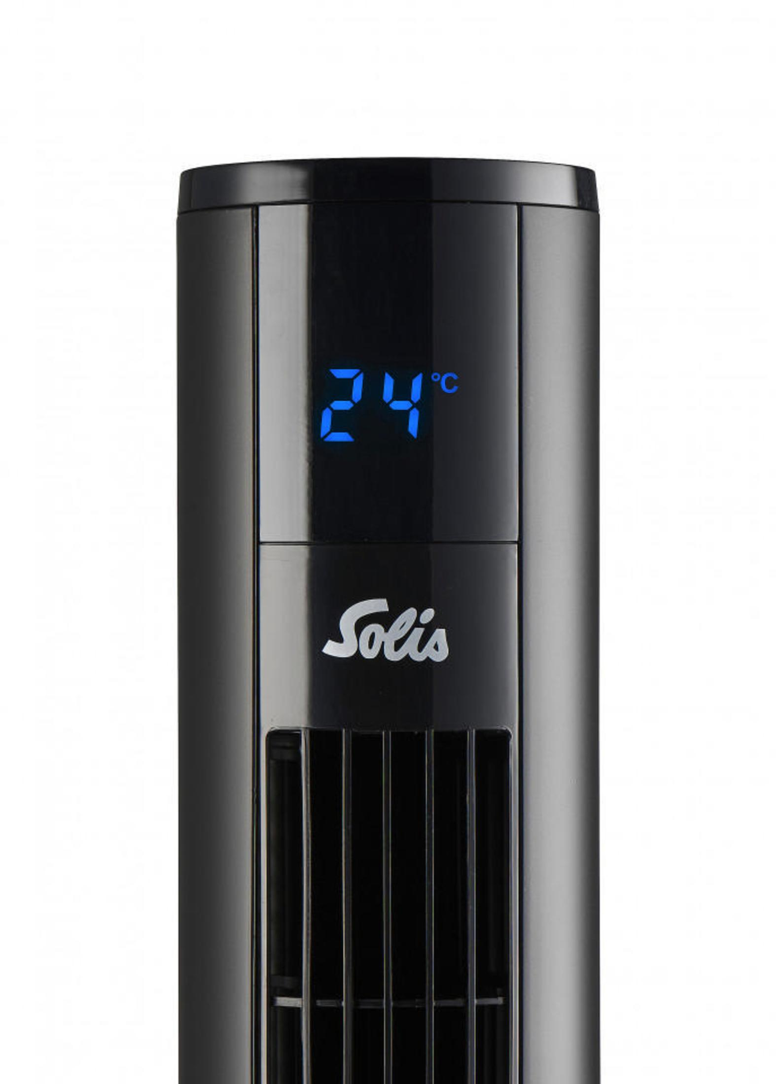 Schwarzer Solis Turmventilator mit Digitalanzeige 24°C. Das Solis-Logo ist sichtbar.