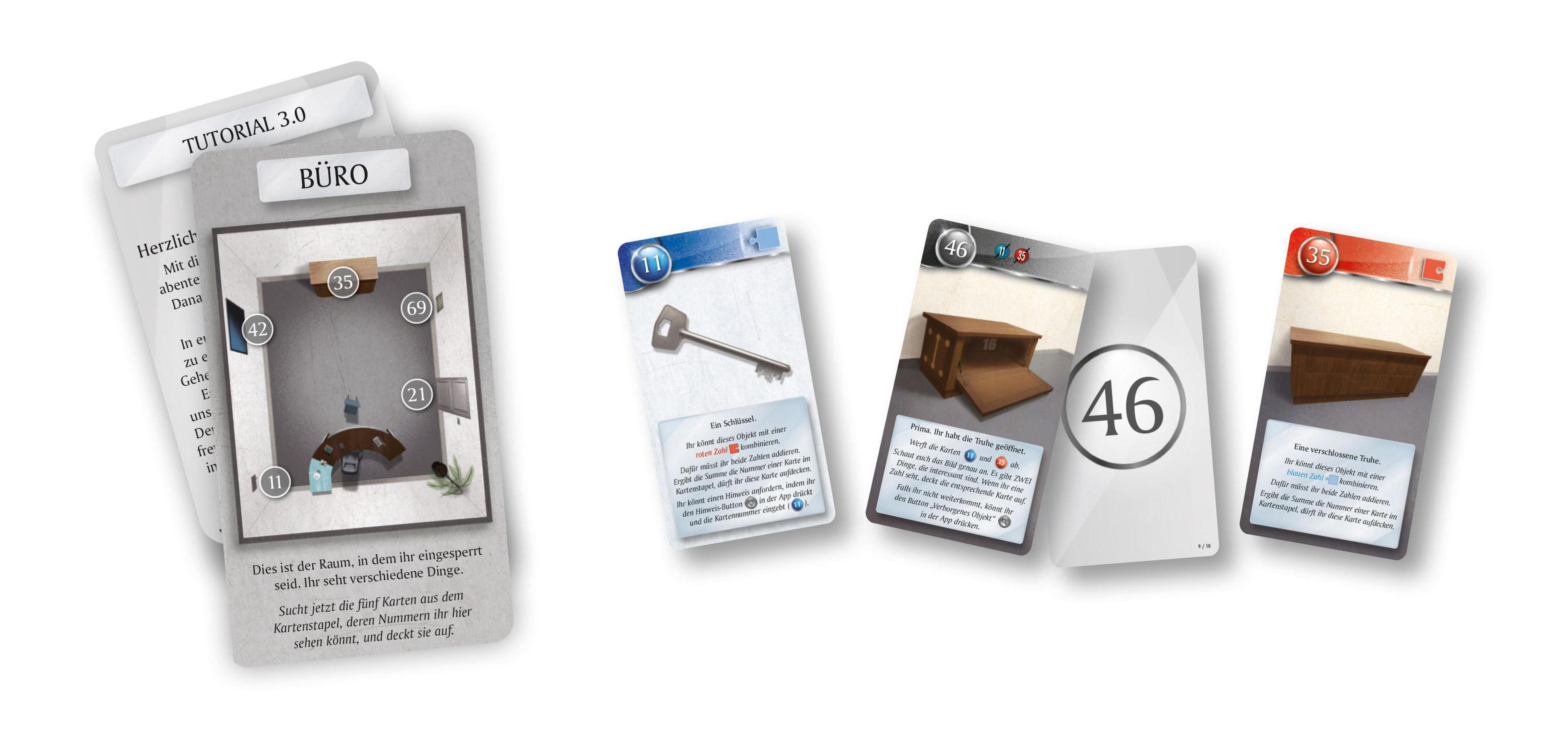 Ausgebreitete Spielkarten, darunter eine Tutorial-Karte und Karten mit Illustrationen.