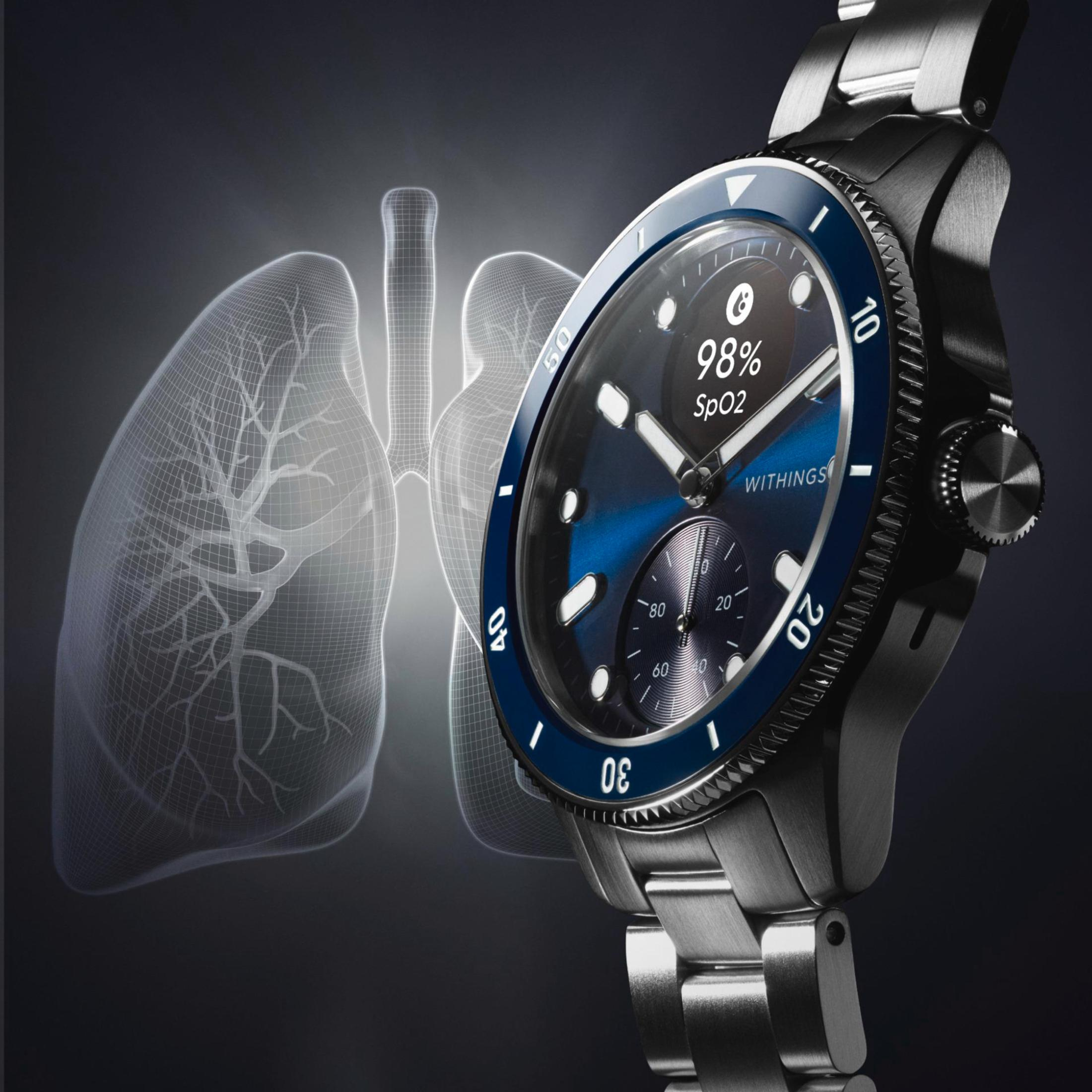Eine Smartwatch mit 98% SpO2-Anzeige, im Hintergrund eine Umrisszeichnung der Lunge.
