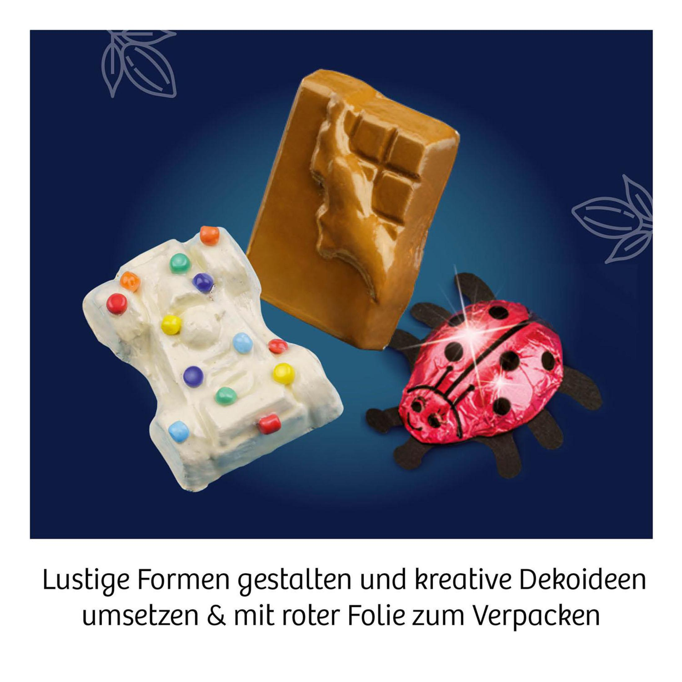 Verschiedene bunte Formen, darunter eine Schokoladentafel und ein Marienkäfer, auf blauem Grund.
