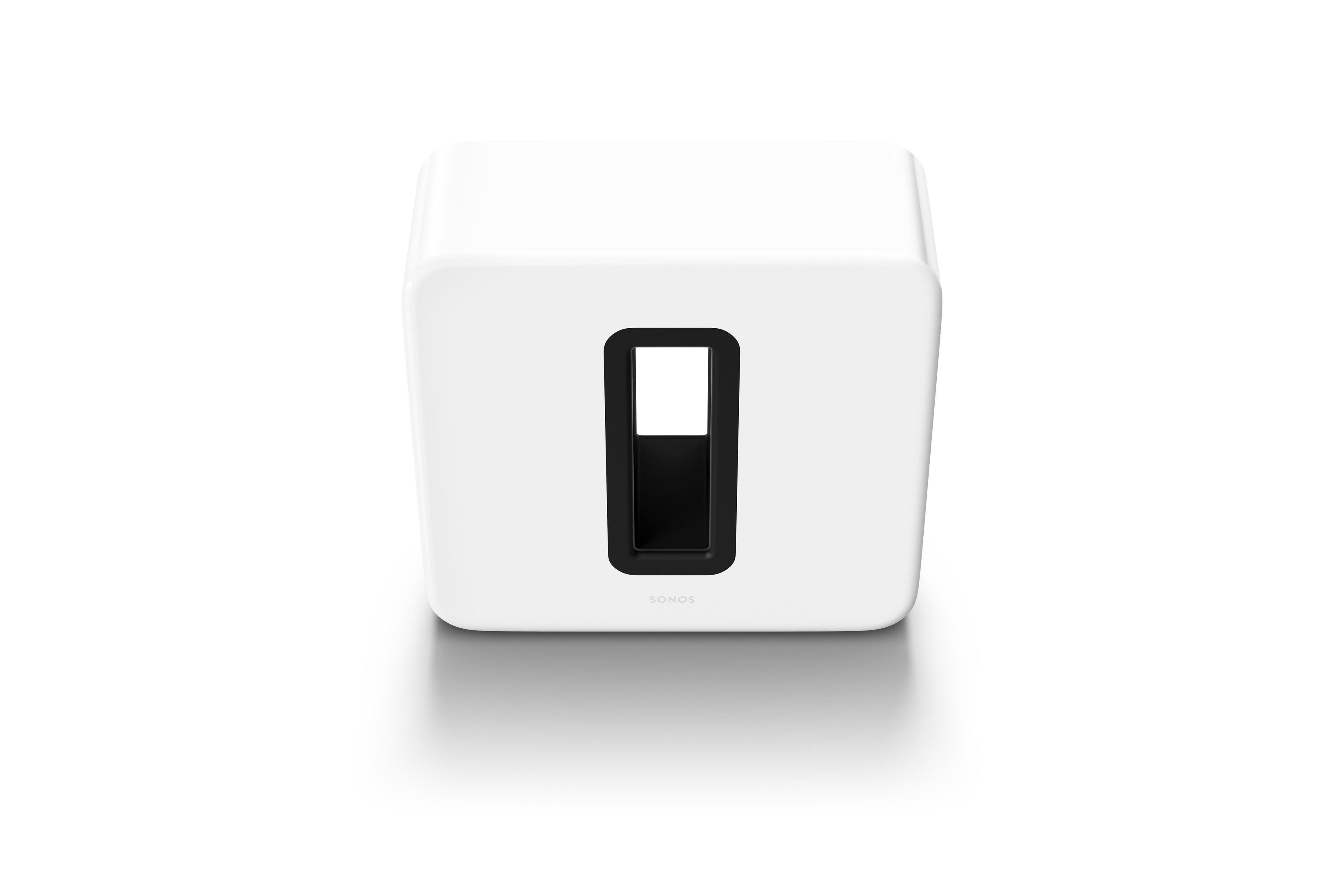 Un subwoofer Sonos bianco con un'apertura rettangolare sul davanti e il logo Sonos.