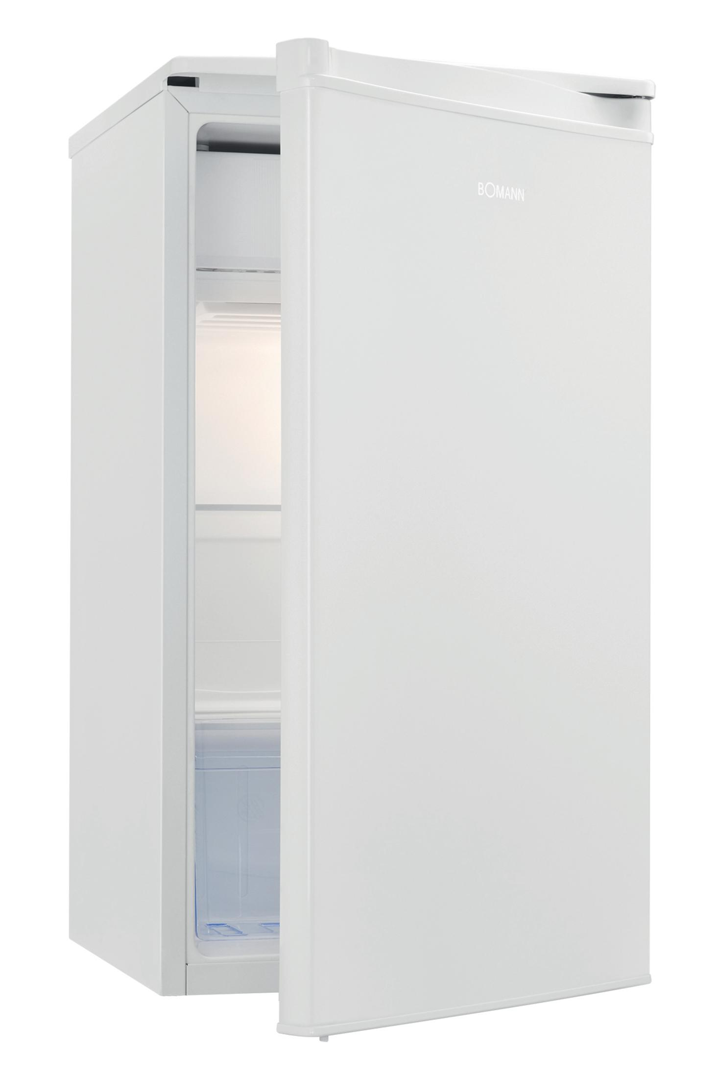 Biała lodówka Bomann z otwartymi drzwiami, odsłaniająca półki i światło w środku.