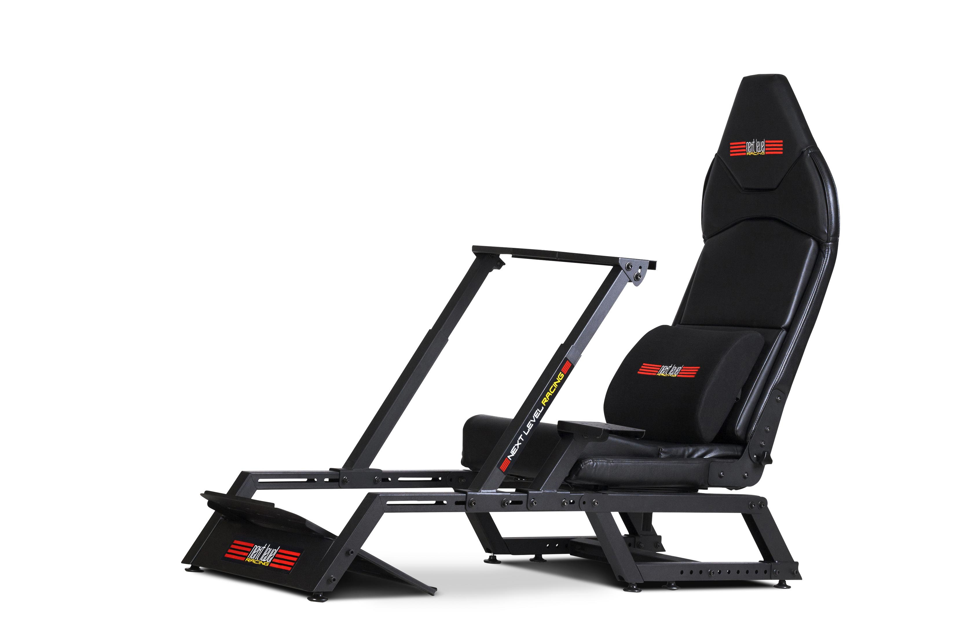 Schwarzer Next Level Racing Rennsimulator-Stuhl. Der Stuhl hat eine hohe Rückenlehne, Sitz und Rahmen.