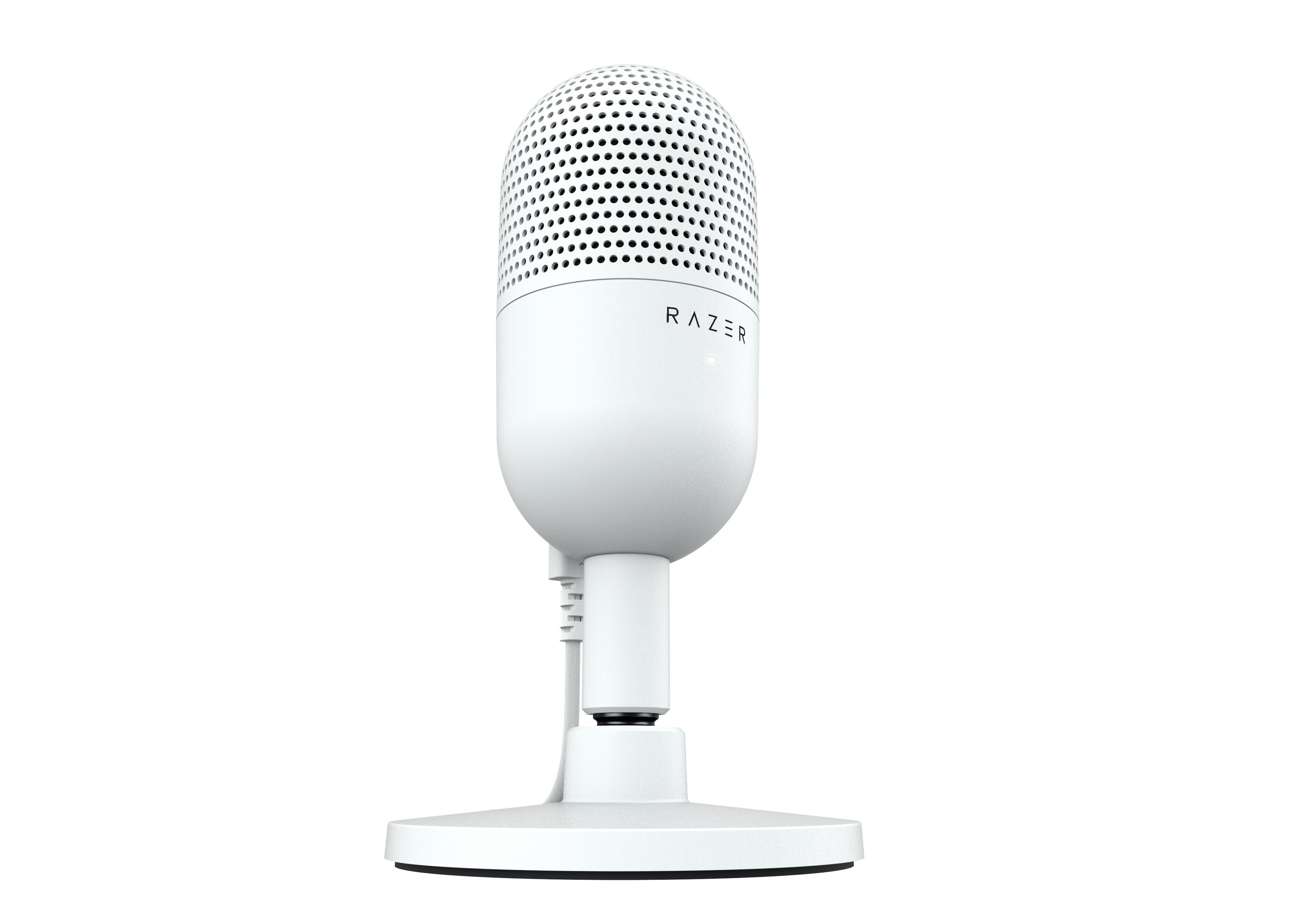 Biały mikrofon Razer na statywie, odizolowany na białym tle.