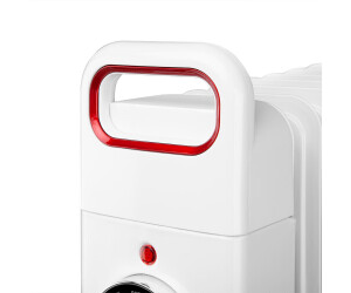 Primo piano di un termoventilatore elettrico bianco con manico rosso.