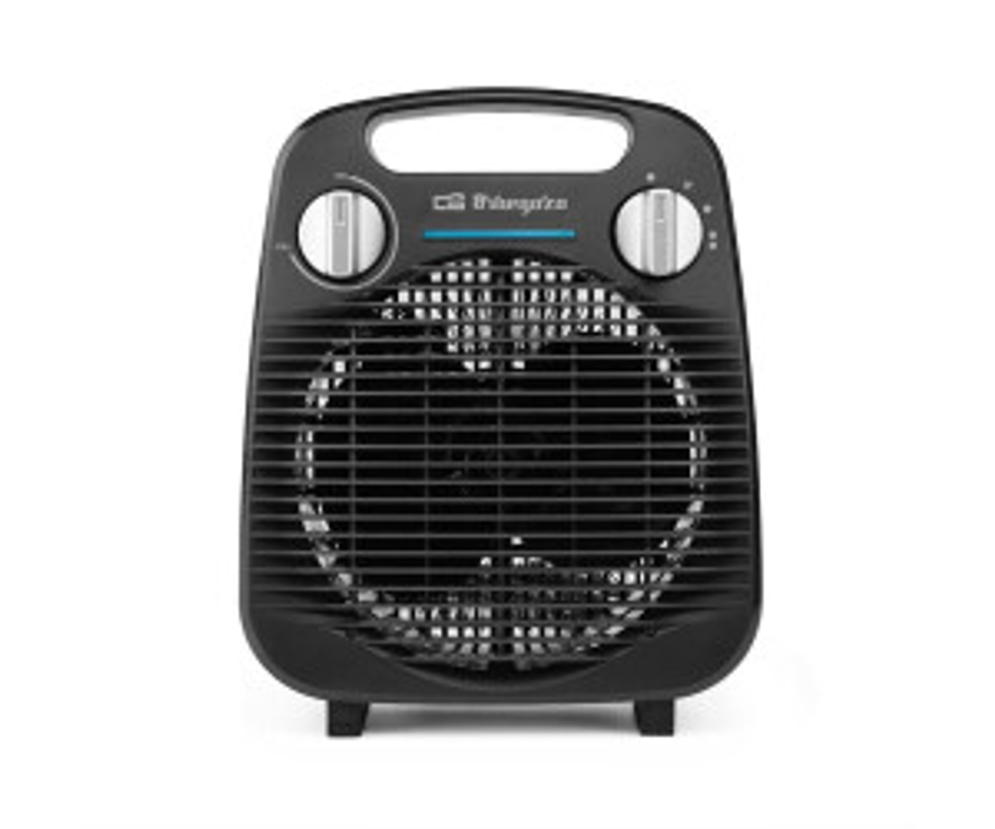 Czarny elektryczny grzejnik wentylatorowy z dwoma pokrętłami i kratką wentylatora. Jest na białym tle.