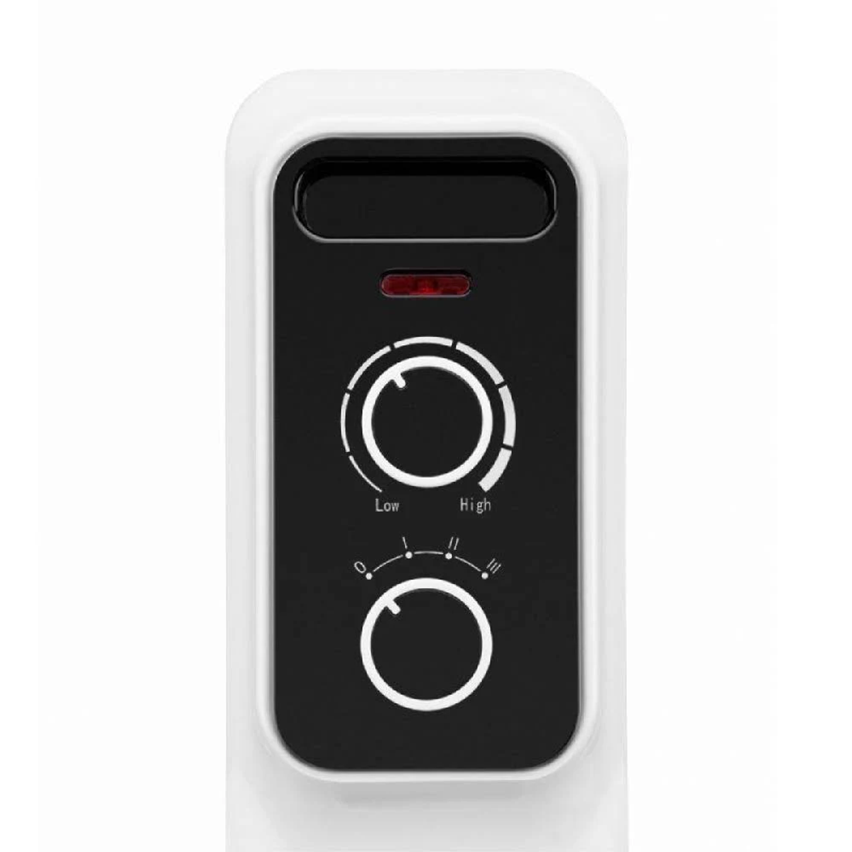 Zbliżenie czarno-białego panelu sterowania z dwoma pokrętłami i czerwoną lampką.