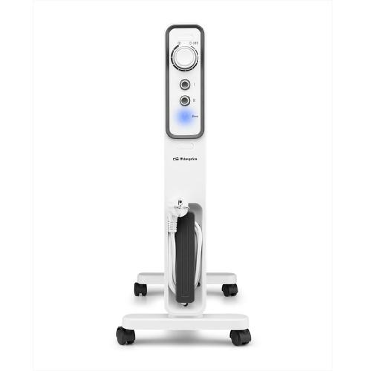 Biały grzejnik elektryczny na kółkach, z panelem sterowania i czarnym przewodem zasilającym.