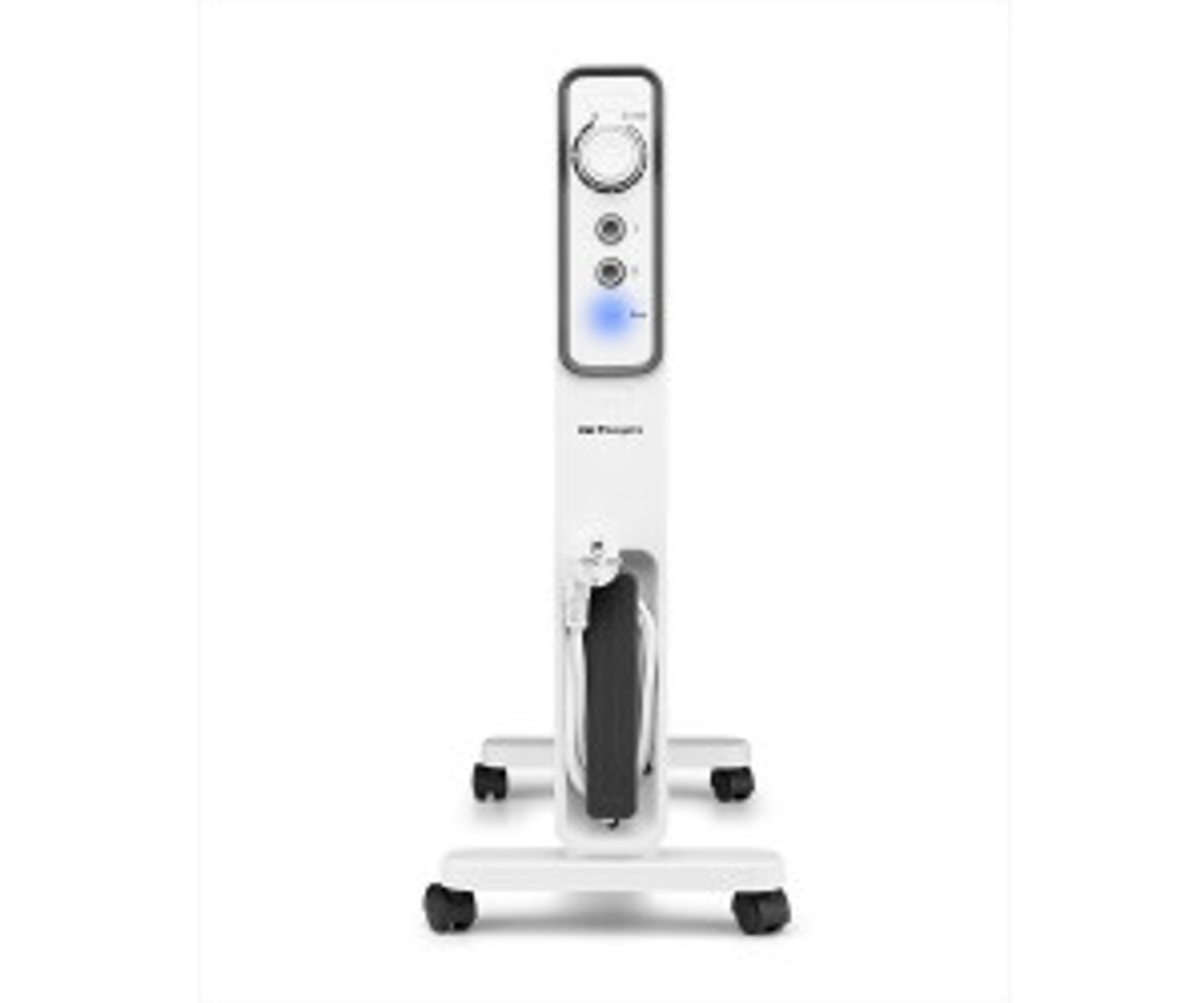 Biały, pionowy grzejnik elektryczny z panelem sterowania. Podstawa ma kółka. Widoczny czarny kabel.