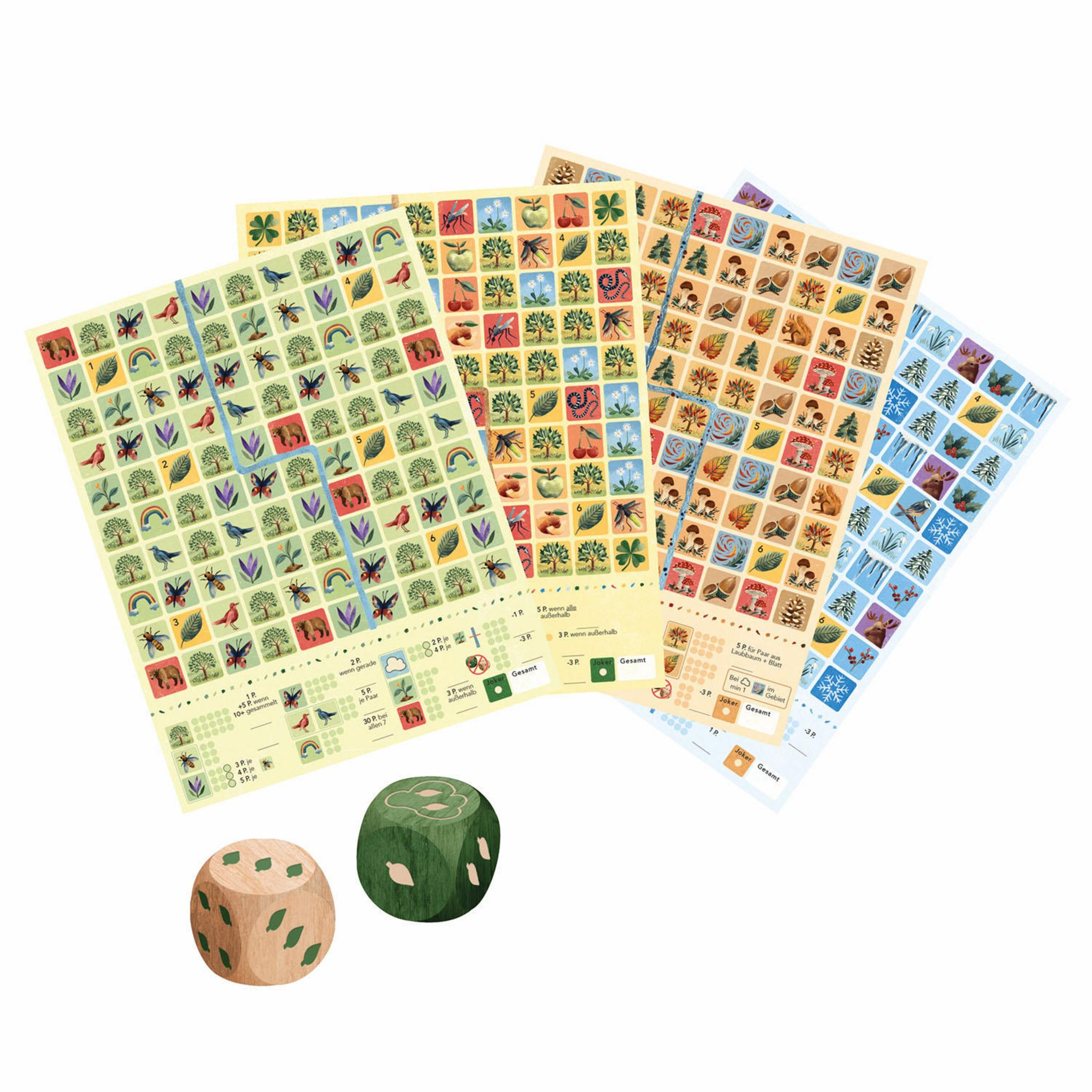 Vier bunte Spielbrettbögen mit verschiedenen Illustrationen und zwei Würfeln aus Holz.