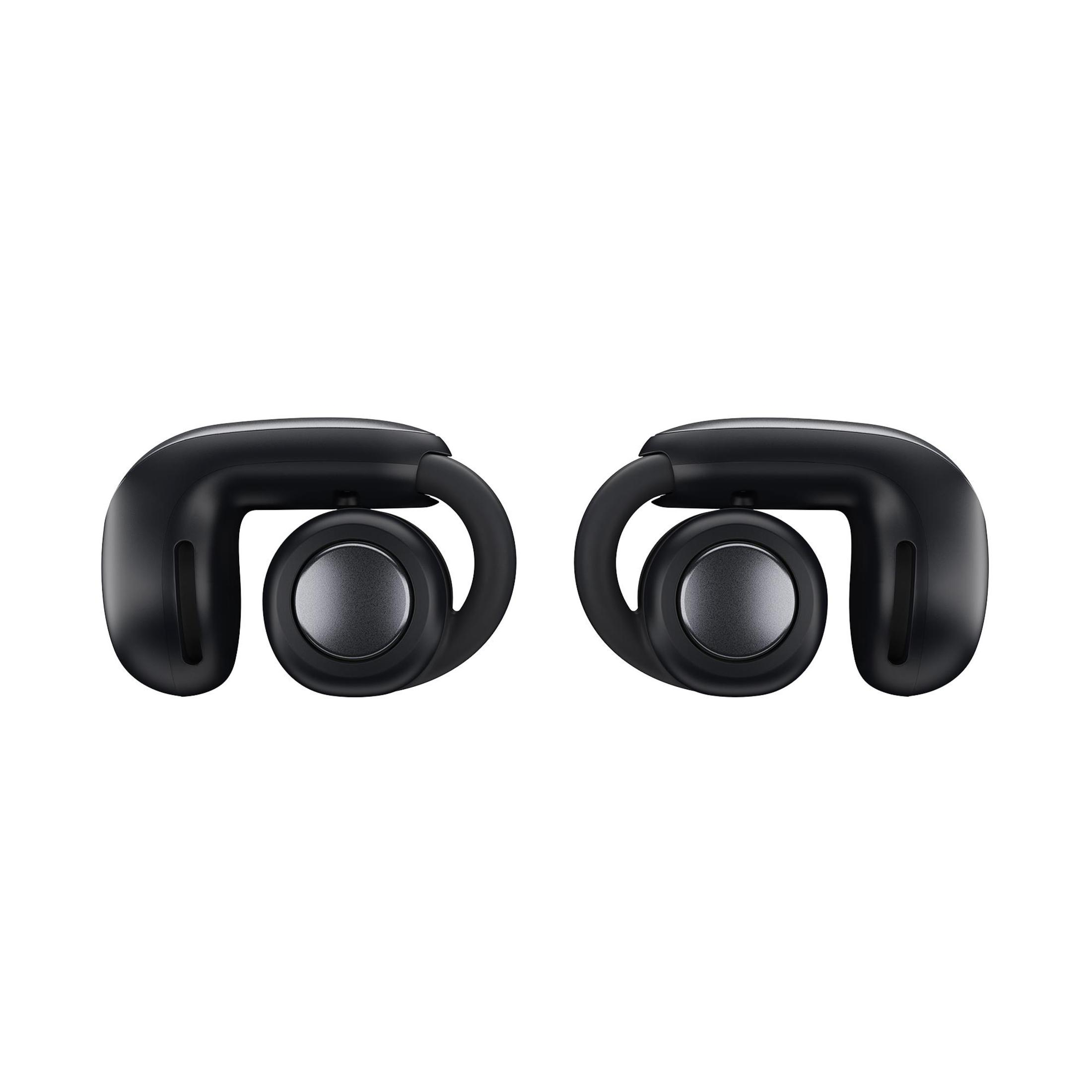 Dos auriculares deportivos negros con un centro plateado. Los auriculares están sobre un fondo blanco.