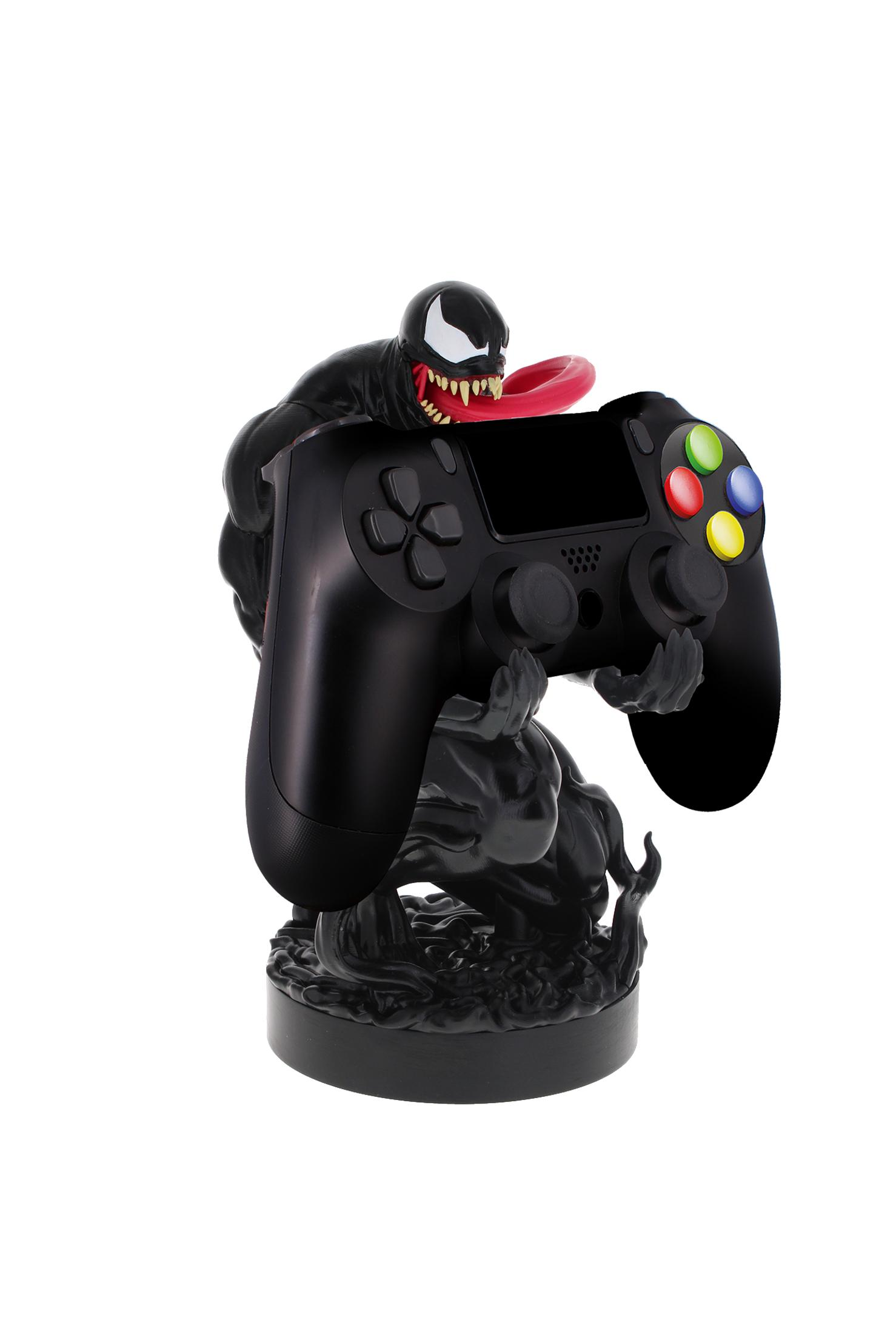 Statuina di Venom che tiene un controller Playstation nero. Il controller ha pulsanti colorati.