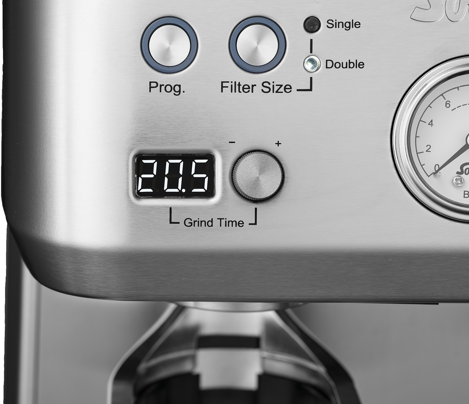 Nahaufnahme des Bedienfelds einer Kaffeemaschine mit Knöpfen und digitaler Anzeige.