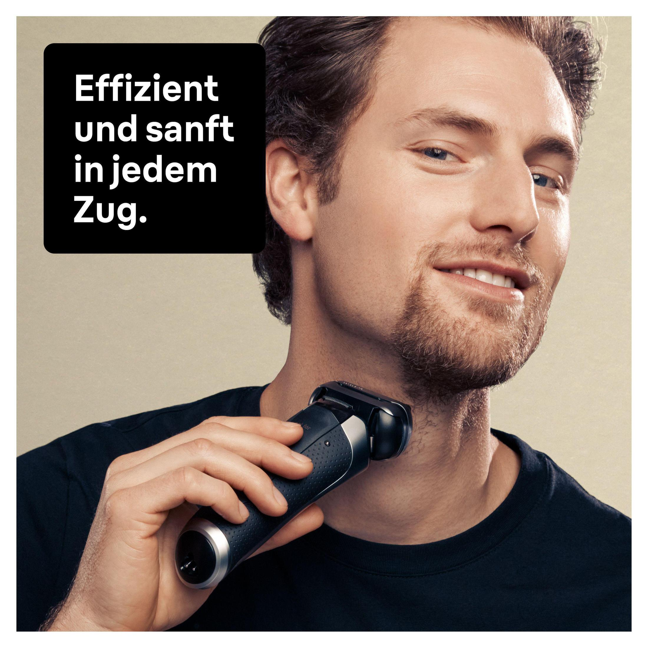 Mężczyzna goli szyję golarką elektryczną. Tekst: Wydajne i delikatne w każdym pociągnięciu.