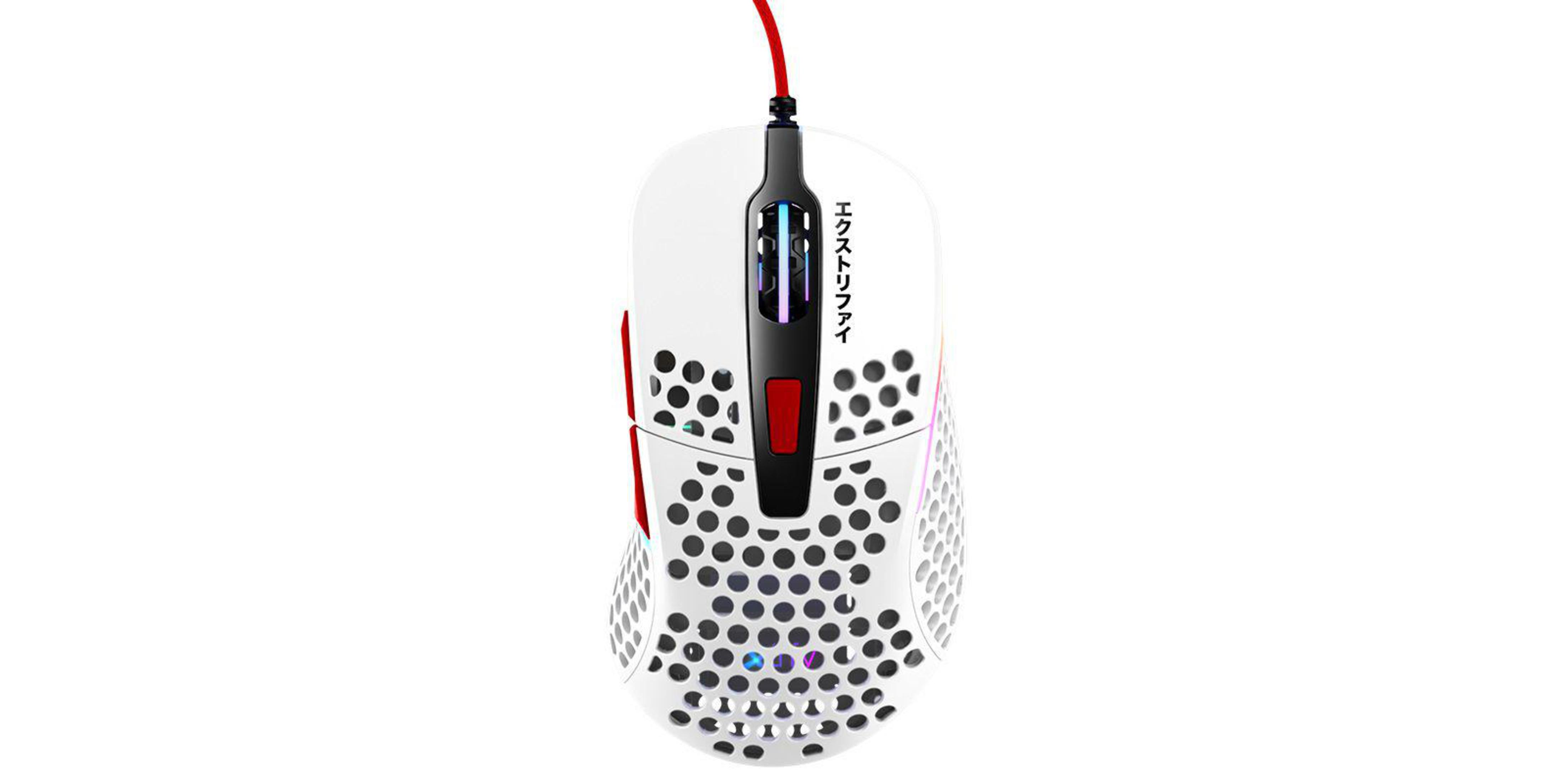 Mouse da gaming bianco con design a nido d'ape nero, cavo rosso e testo giapponese.