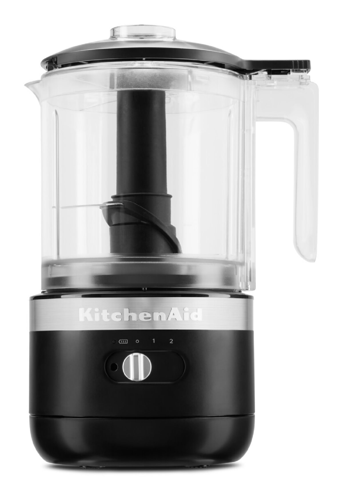 Ein schwarzer und silberner KitchenAid-Zerkleinerer auf einer weißen Oberfläche. Die Bedienelemente sind vorne.
