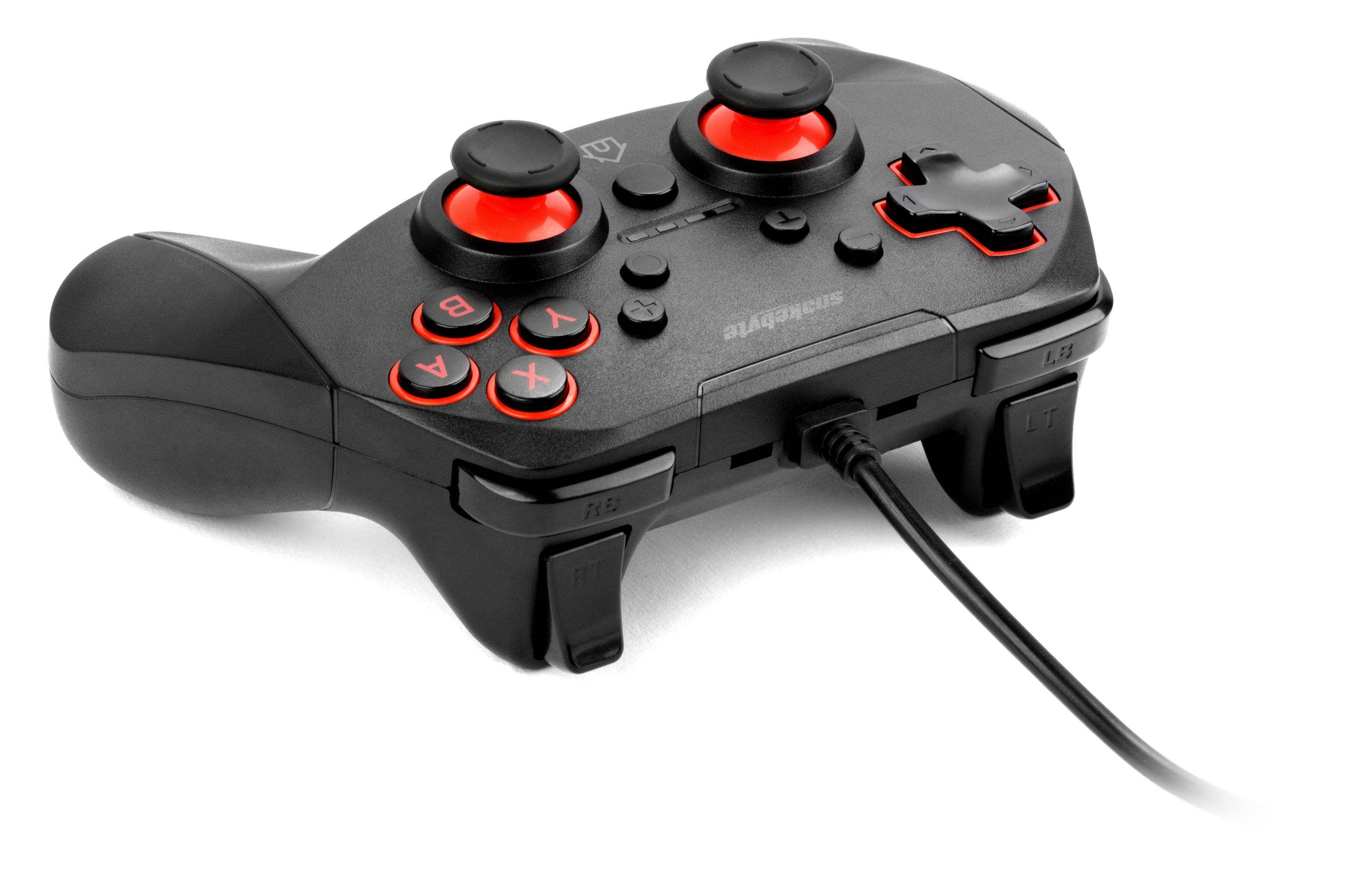 Mando de juegos negro con botones rojos, conectado a un cable.