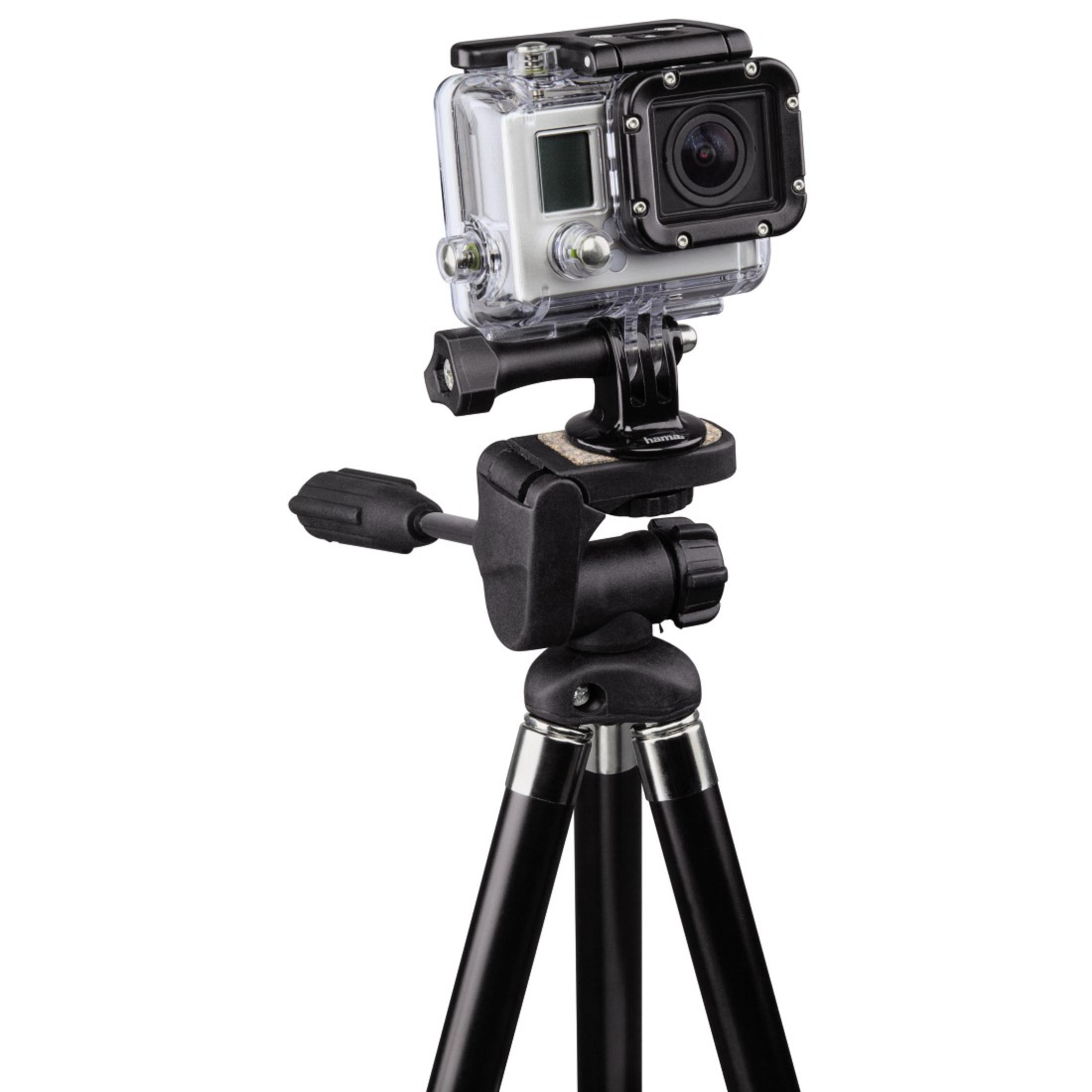 Una fotocamera GoPro nera in una custodia trasparente, montata su un treppiede.