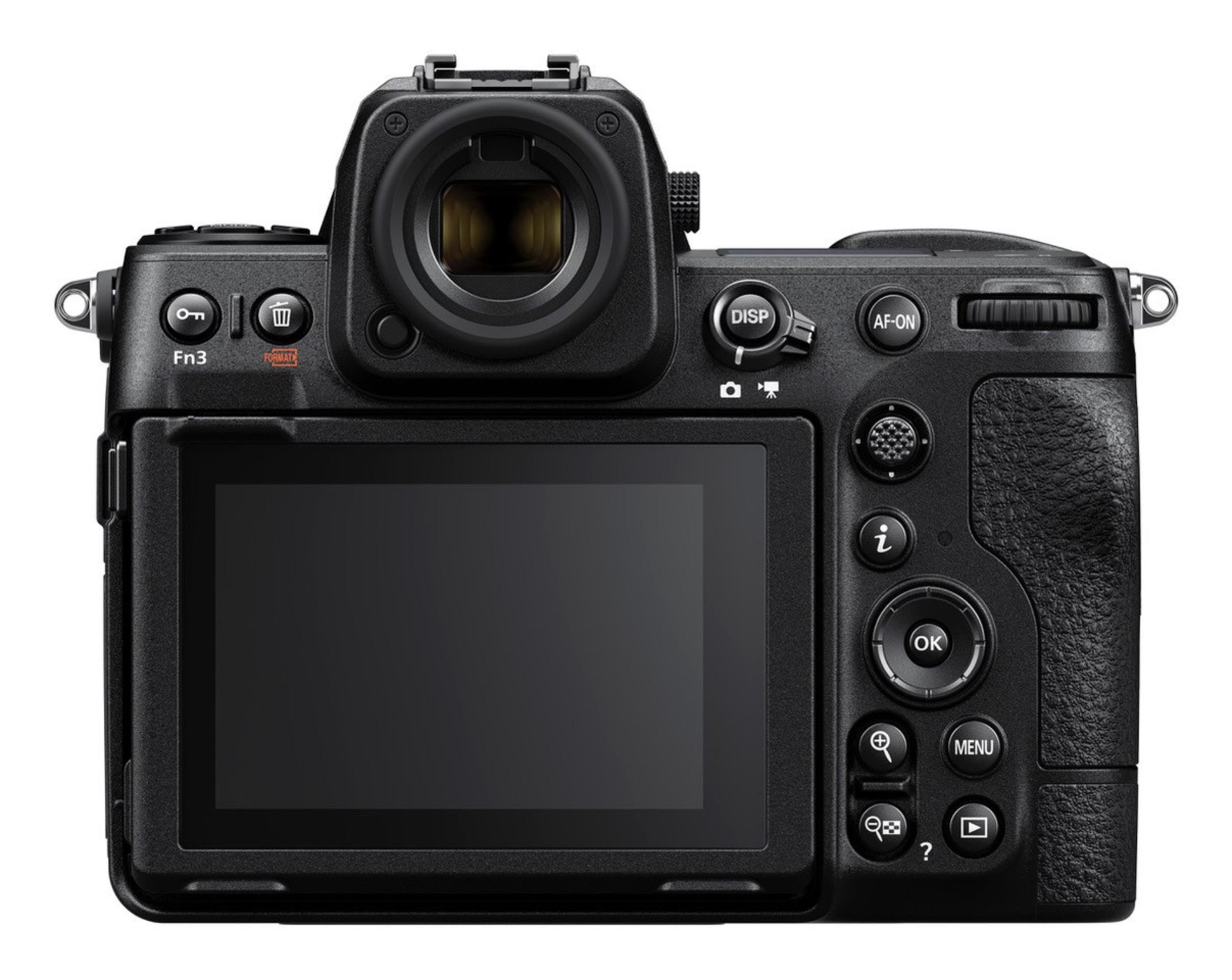 La parte trasera de una cámara Nikon negra con botones, una pantalla y un visor. Está sobre blanco.
