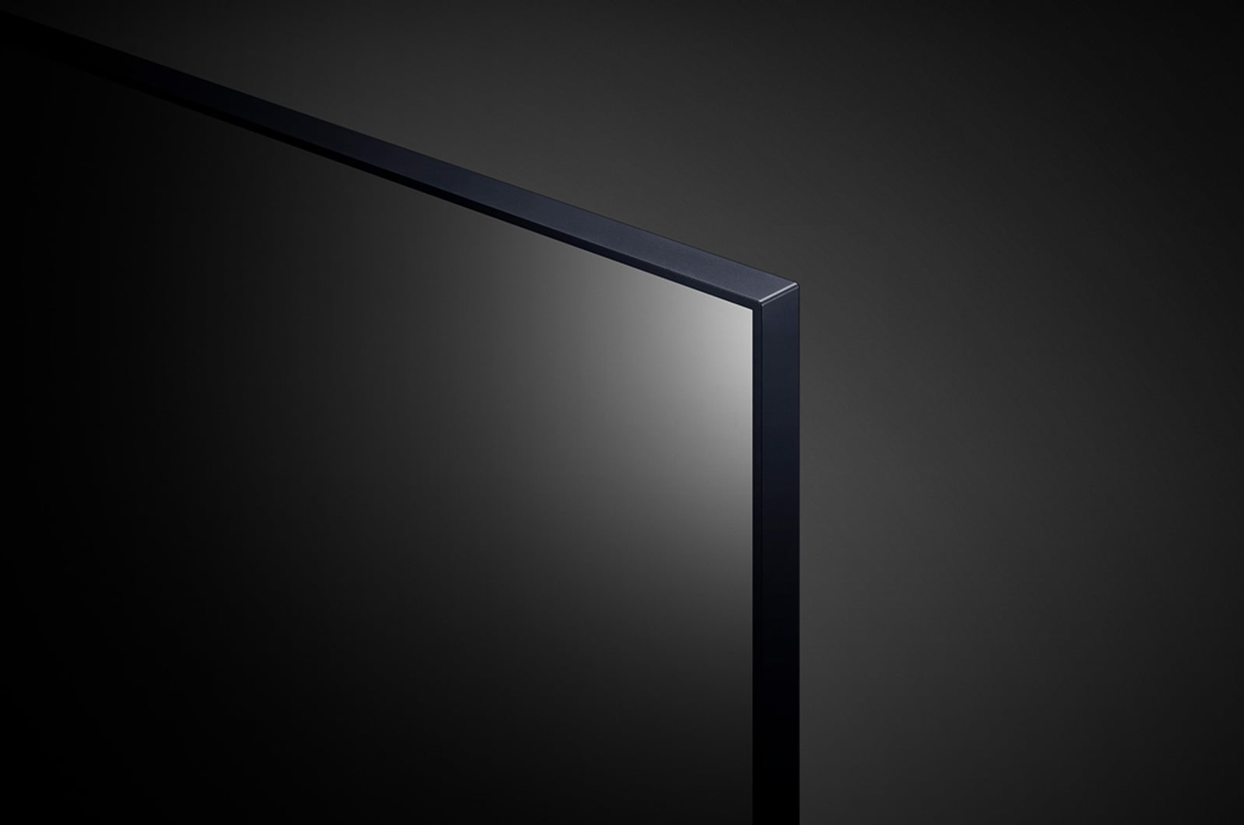 Primer plano de una esquina de TV. Marco negro con pantalla oscura.