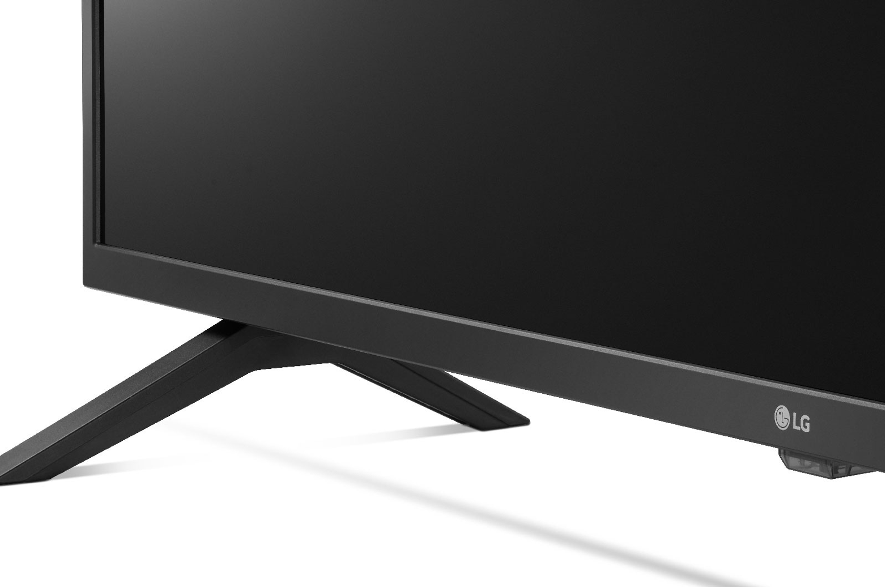Pannello posteriore di una TV che mostra varie porte: USB, LAN, antenna e uscita audio.