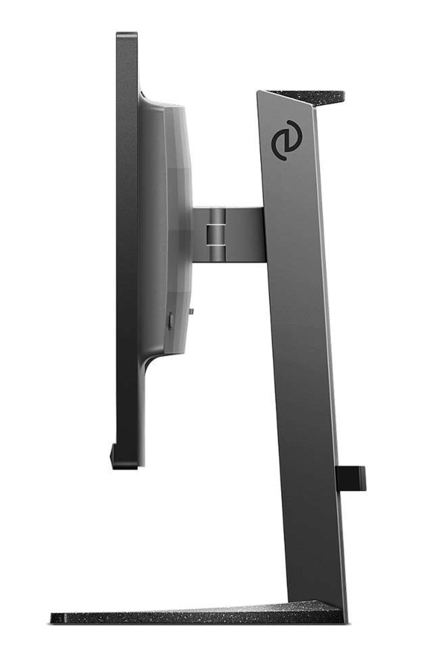 Czarny monitor komputera, widok z boku. Jest na stojaku, tło białe.