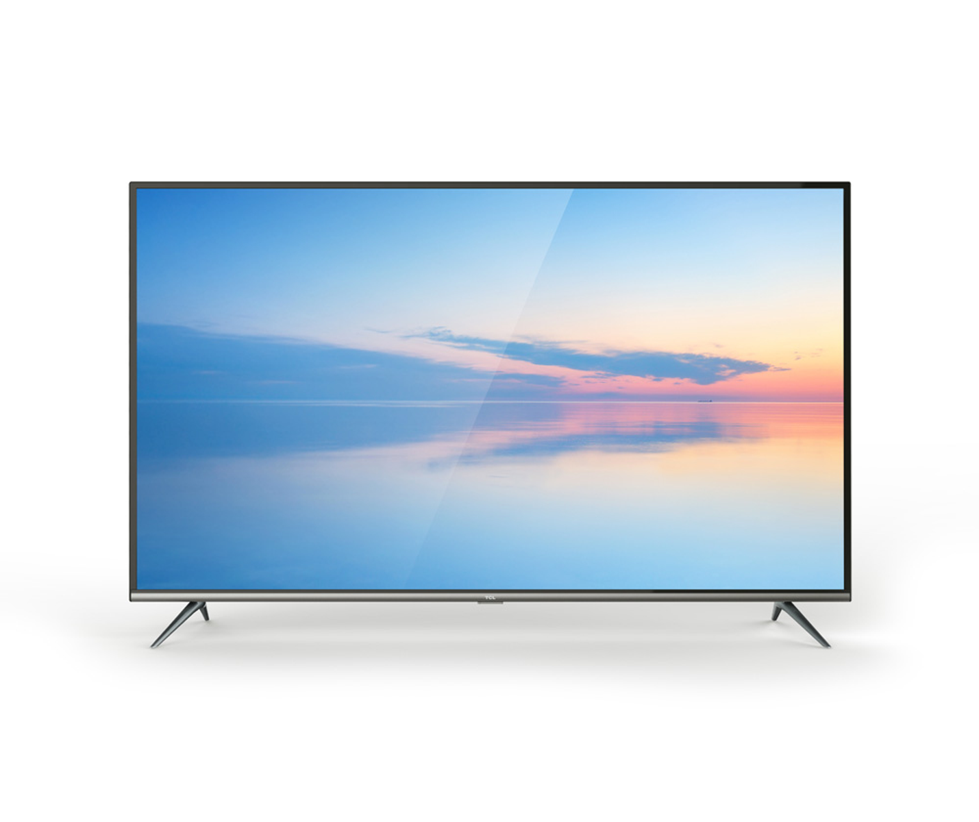 Un televisore a schermo piatto mostra un paesaggio con cielo blu e acqua su sfondo bianco.